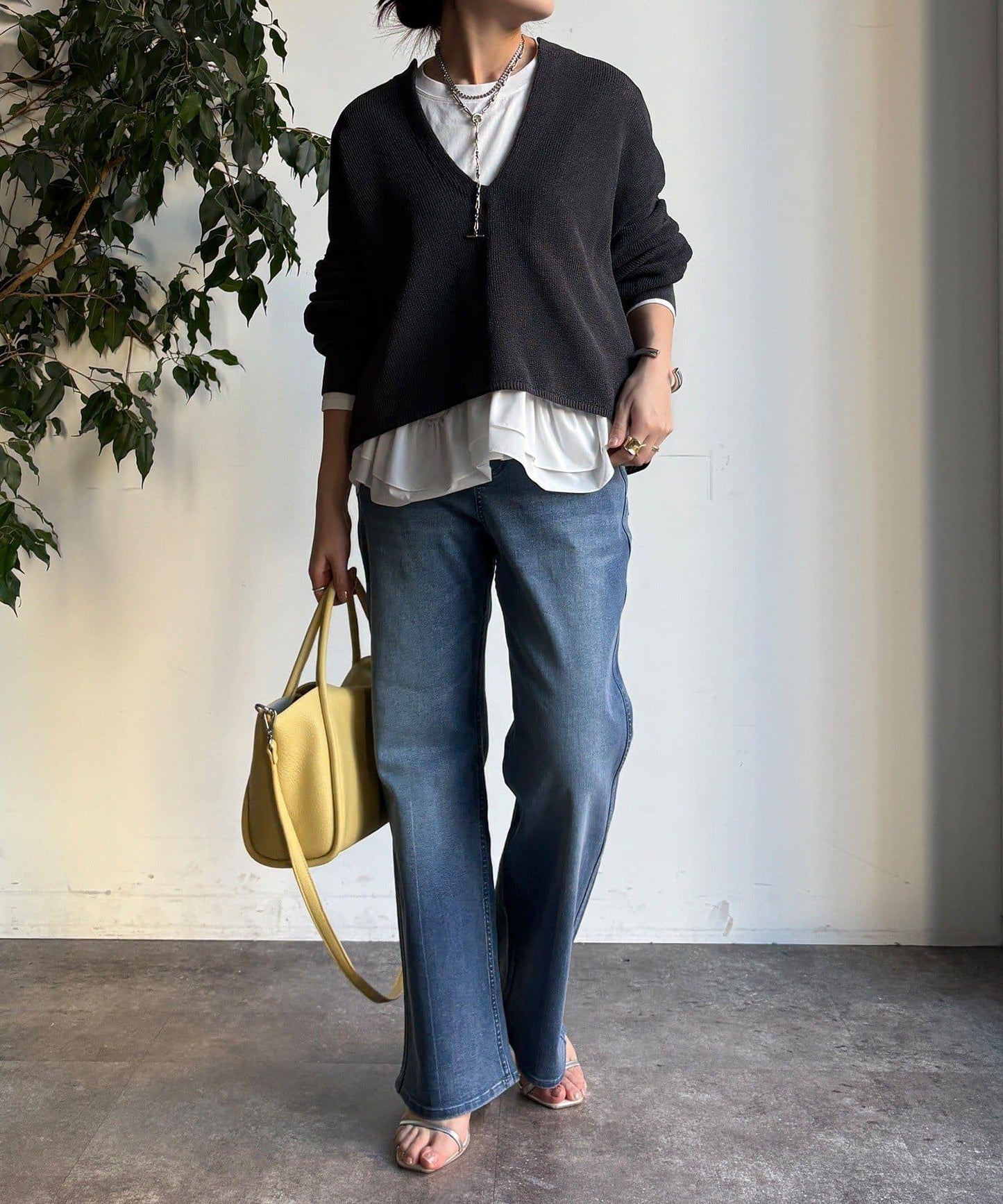 下襬異材質拼接荷葉邊T恤