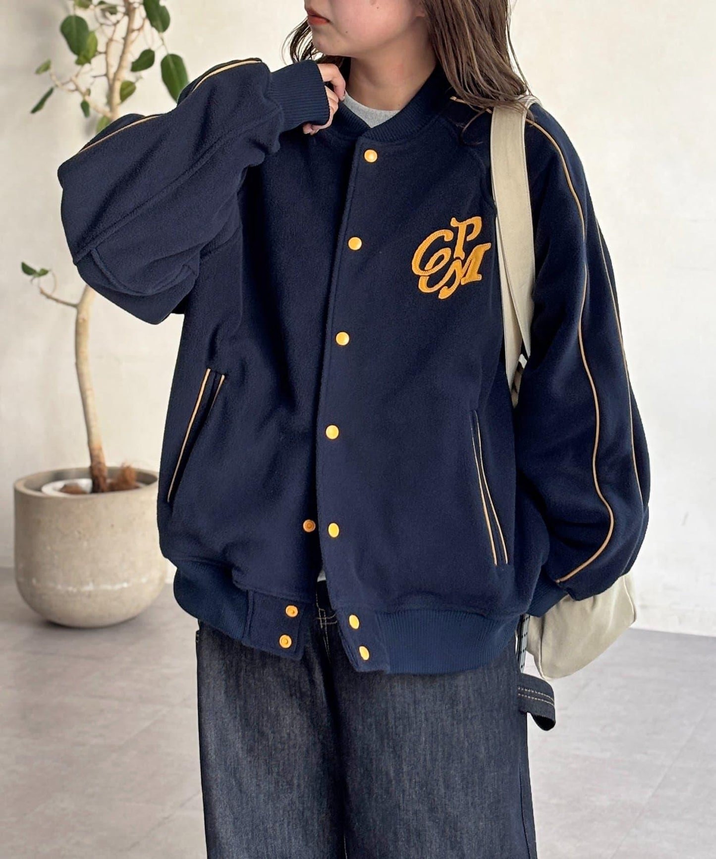 背面花卉圖案羊羔絨棒球夾克