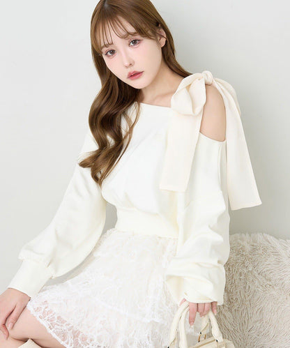肩部蝴蝶結上衣
