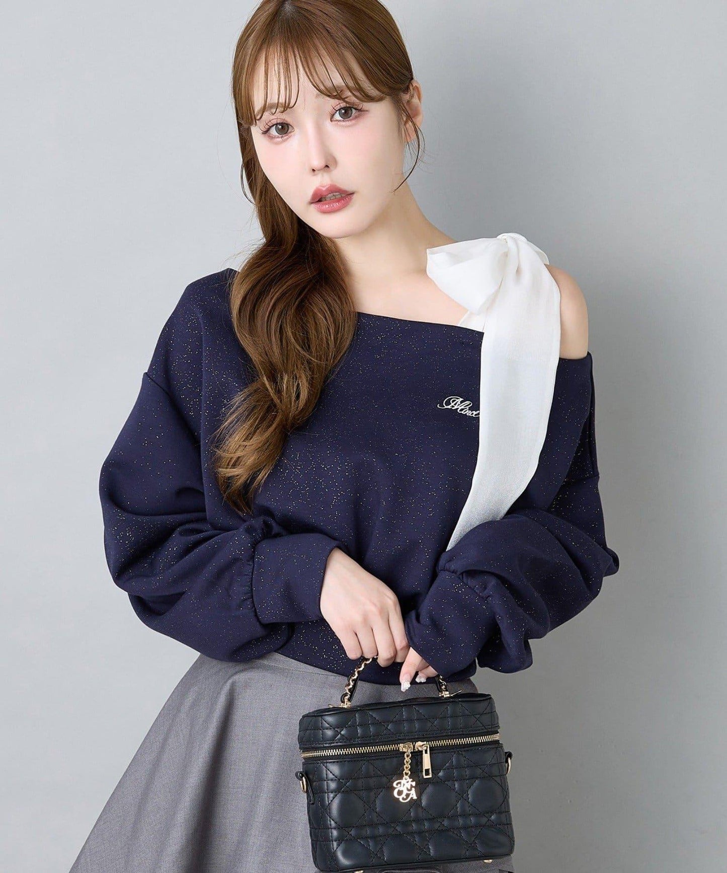 肩部蝴蝶結上衣