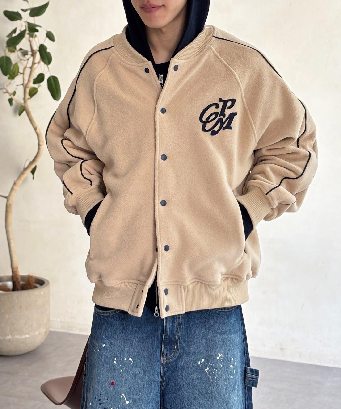 背面花卉圖案羊羔絨棒球夾克