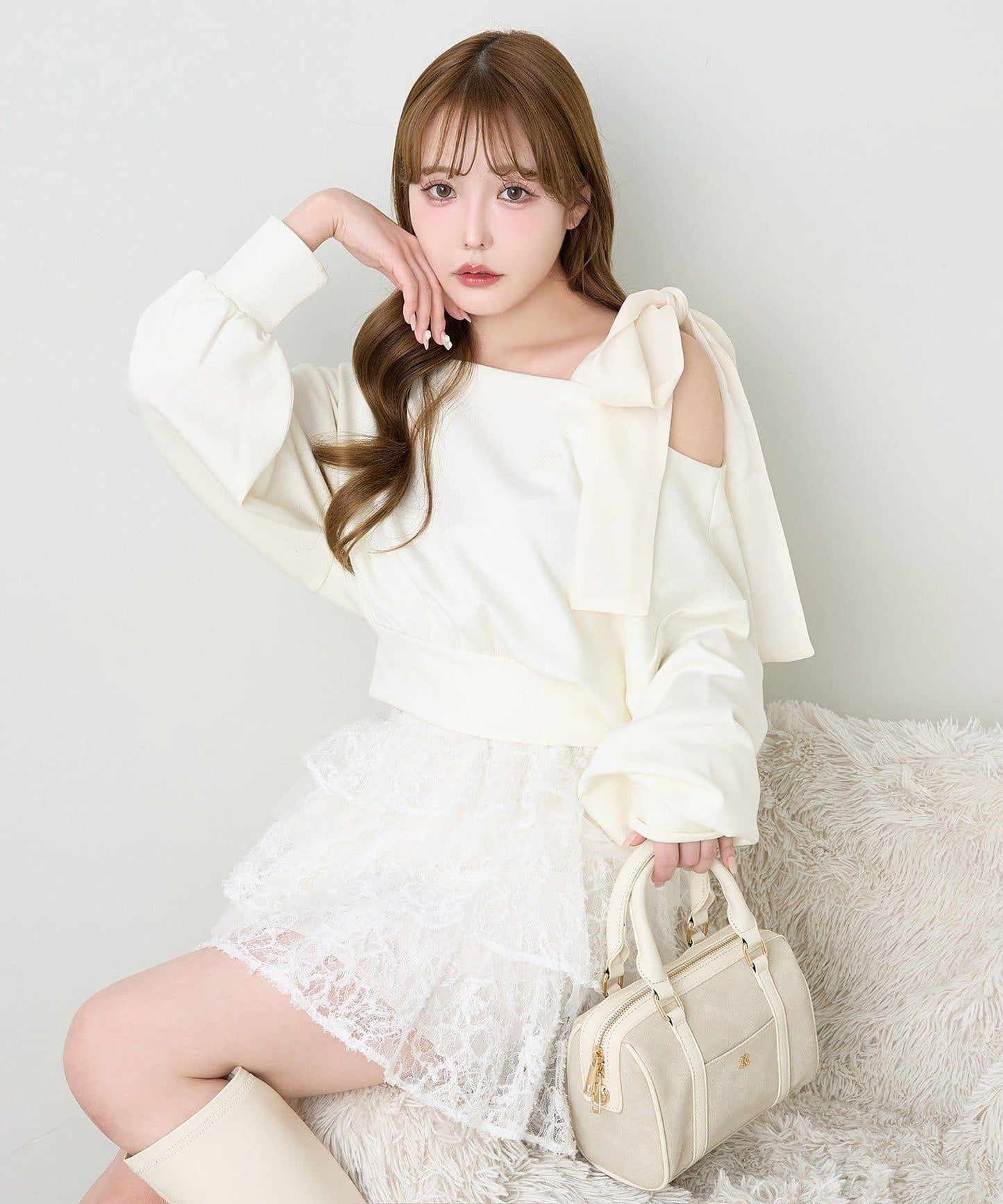 肩部蝴蝶結上衣