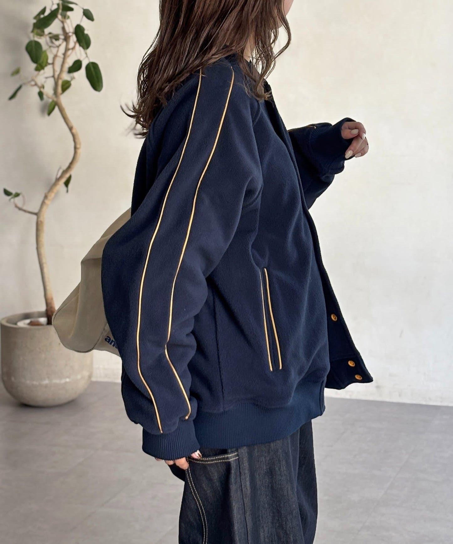 背面花卉圖案羊羔絨棒球夾克