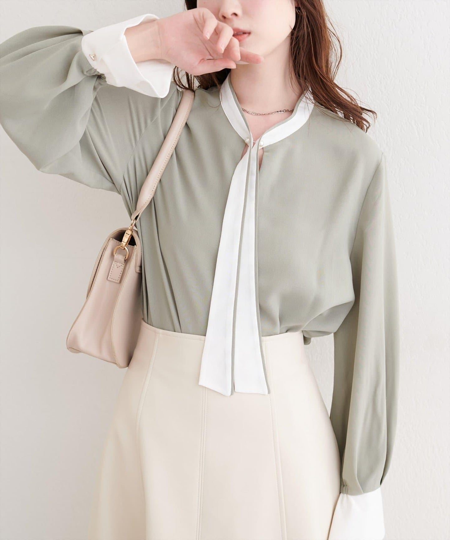 拼色蝴蝶結珍珠扣襯衫