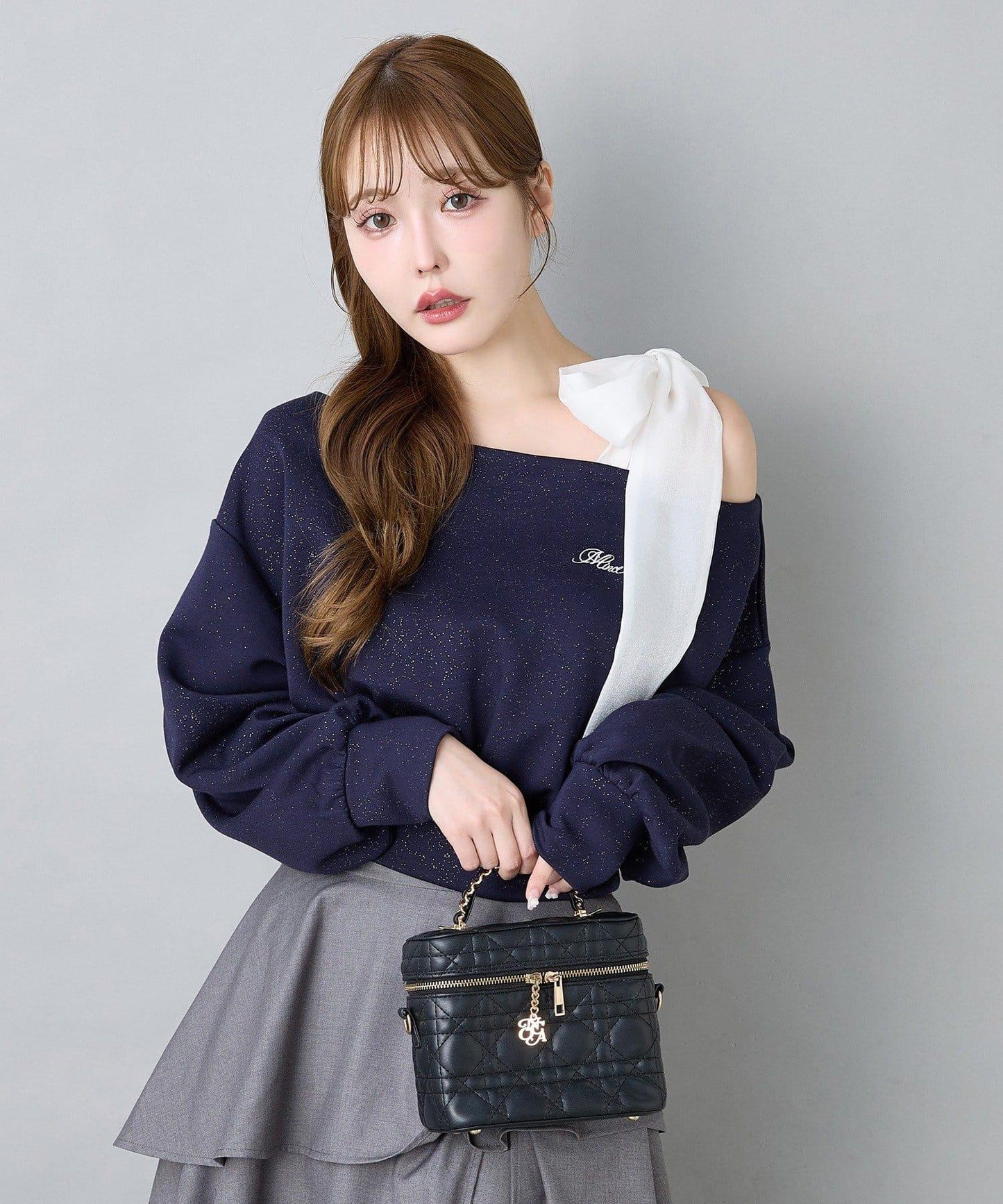 肩部蝴蝶結上衣