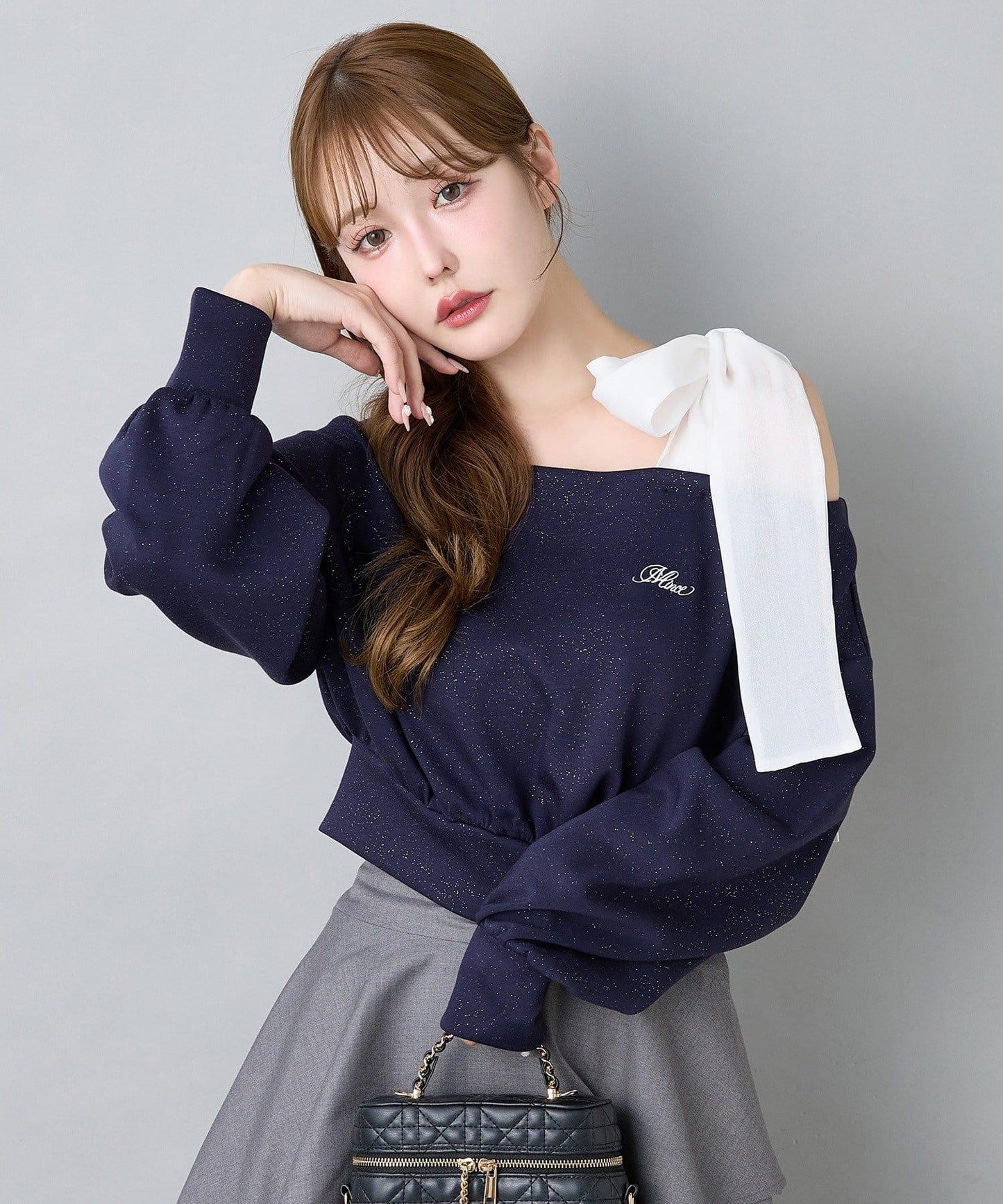 肩部蝴蝶結上衣