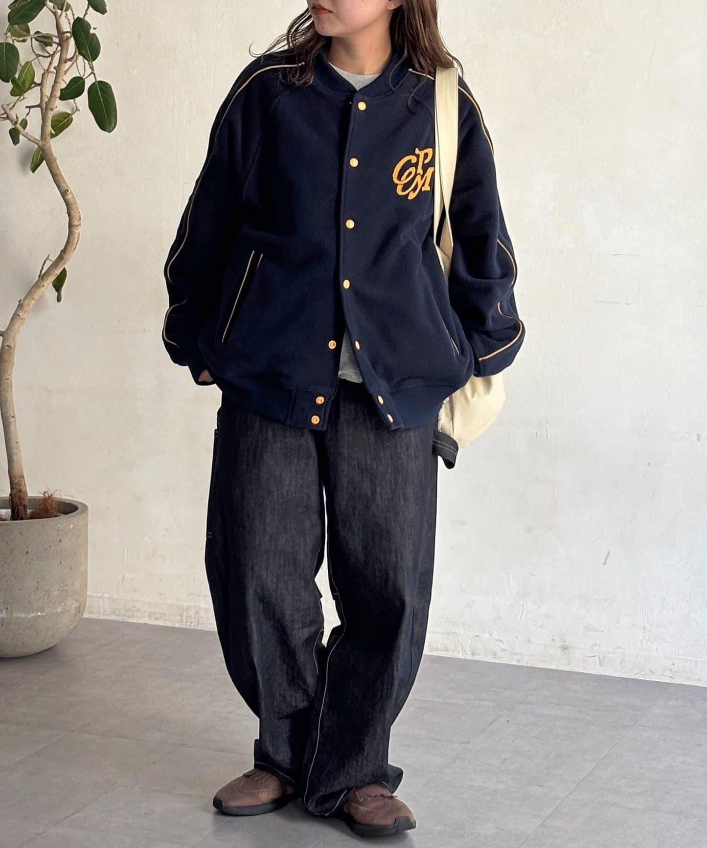 背面花卉圖案羊羔絨棒球夾克