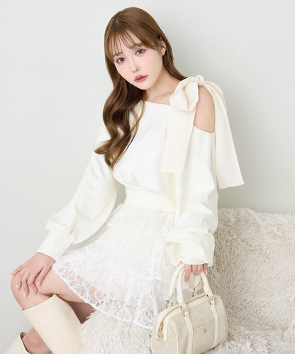 肩部蝴蝶結上衣