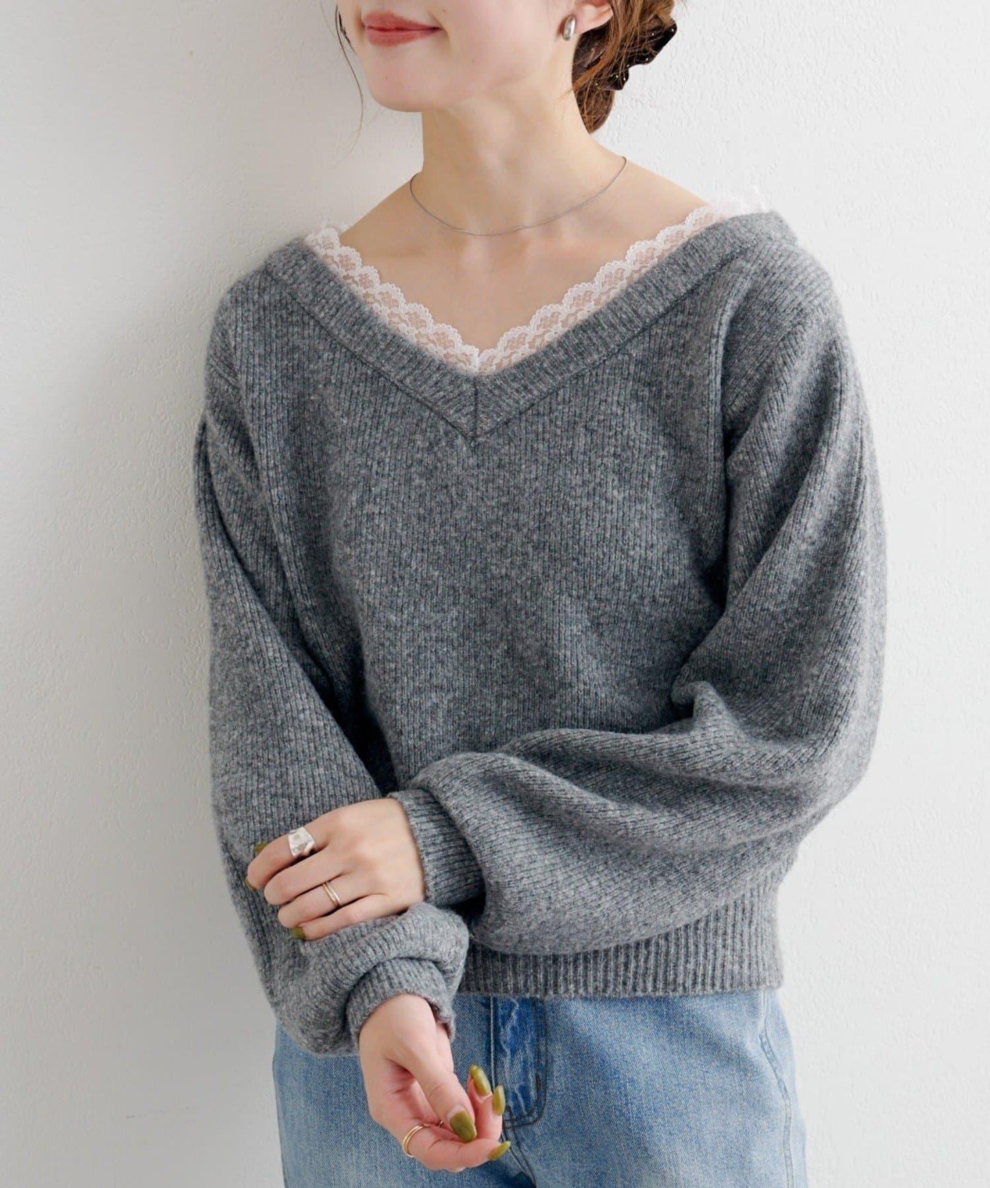 B 蕾絲拼接針織套頭衫