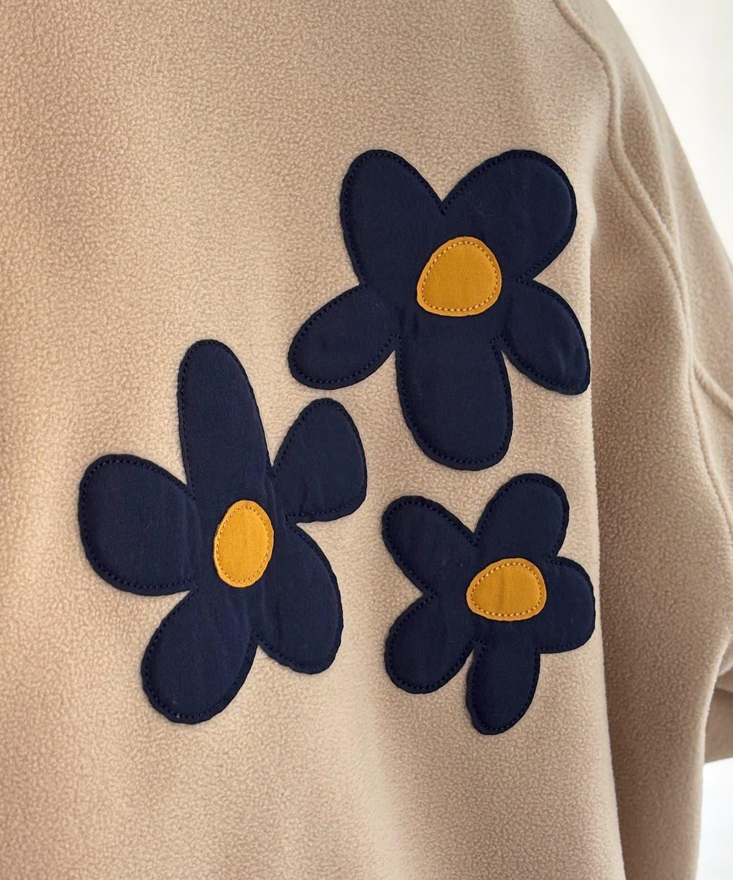 背面花卉圖案羊羔絨棒球夾克