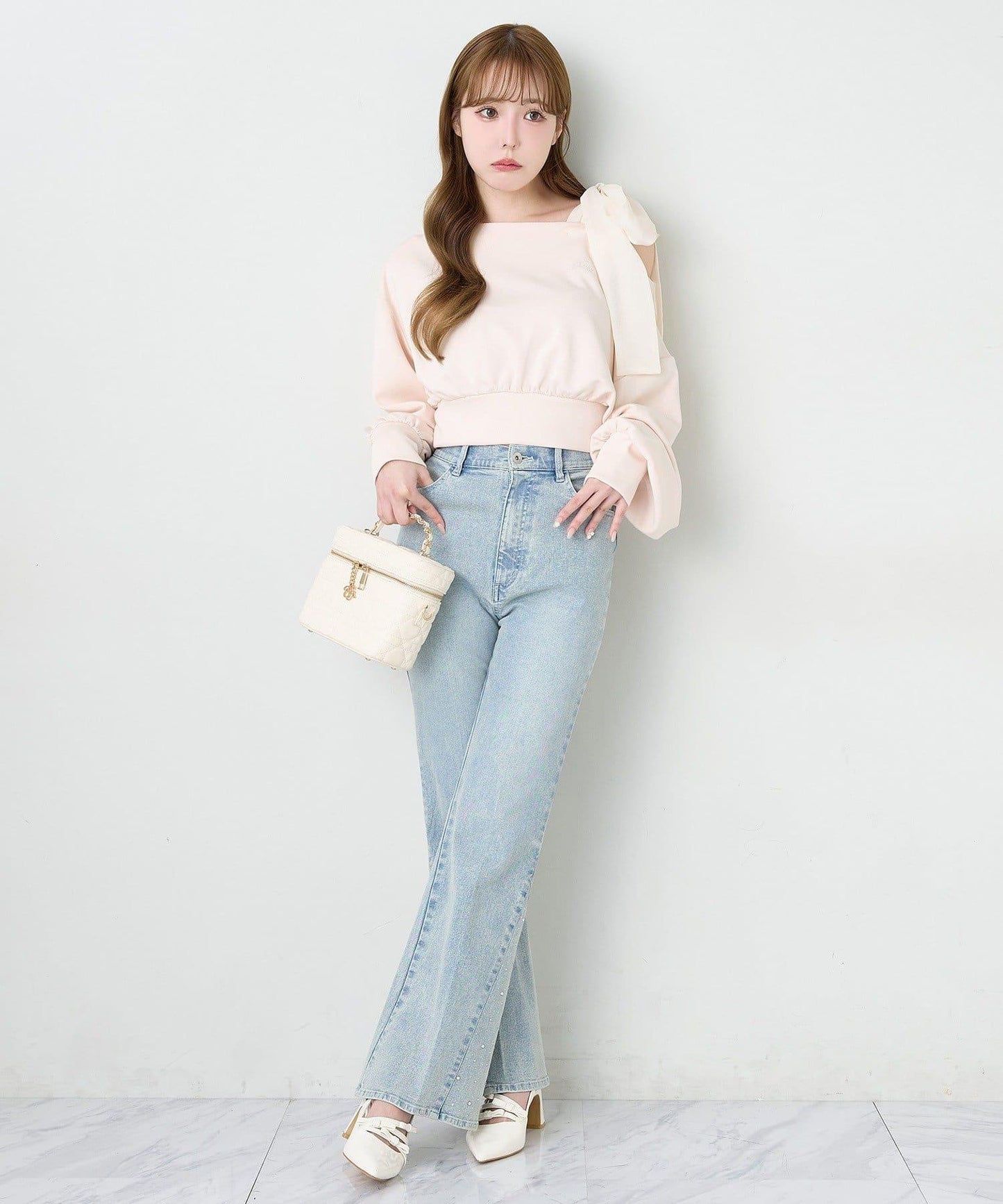 肩部蝴蝶結上衣