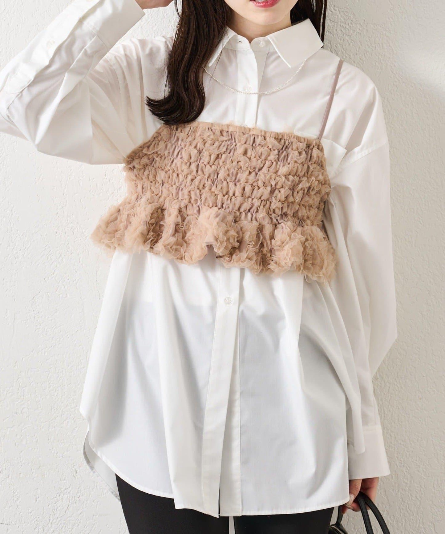 背部設計薄紗吊帶上衣