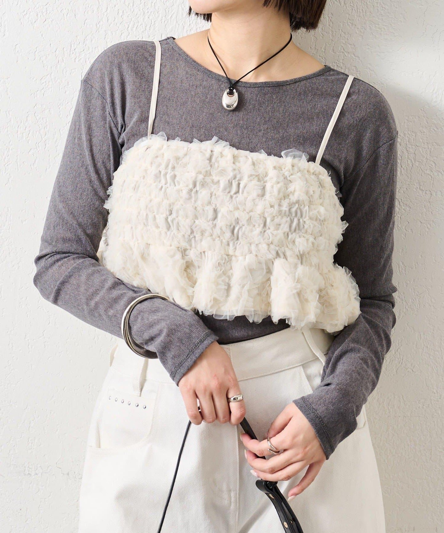 背部設計薄紗吊帶上衣