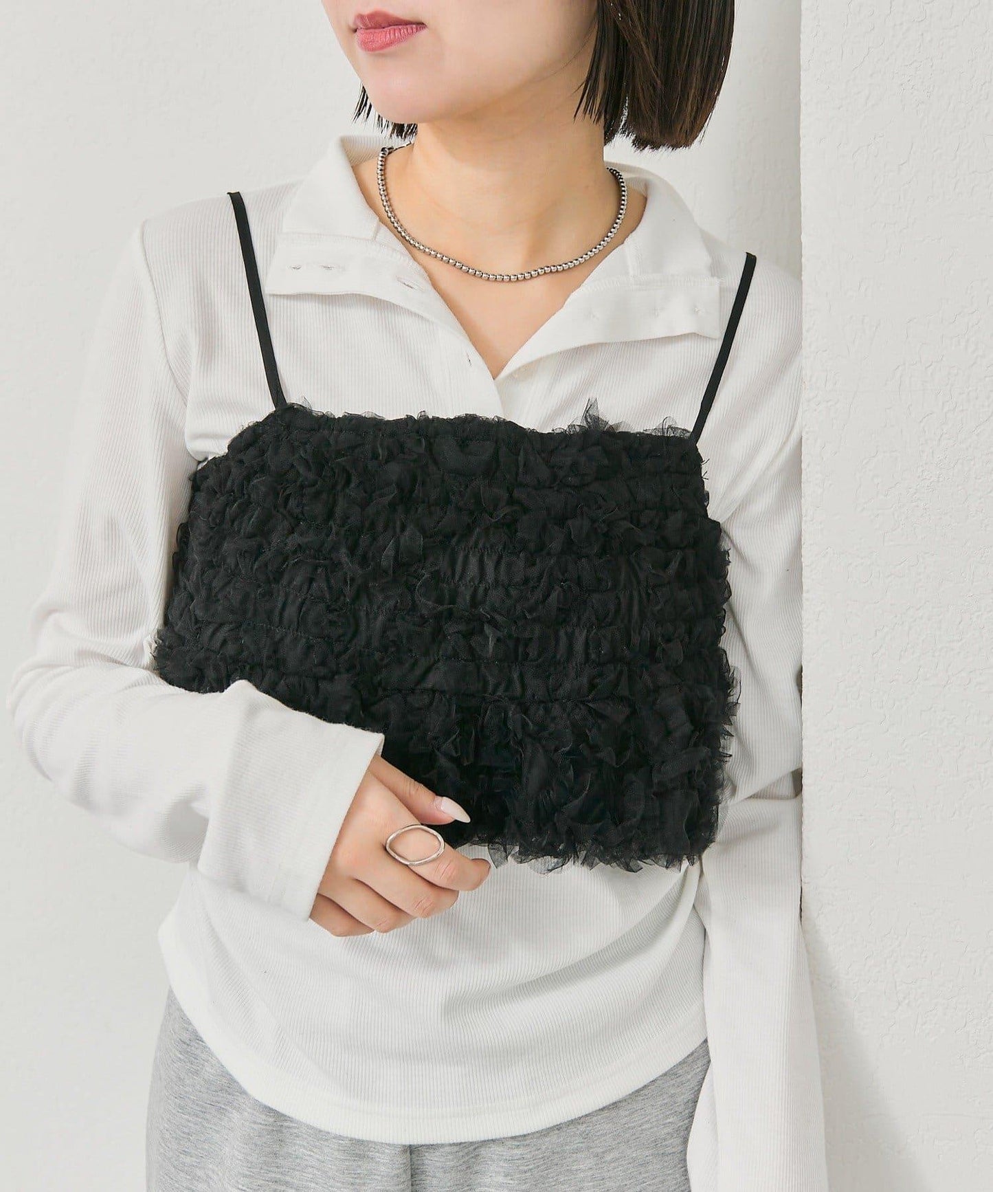 背部設計薄紗吊帶上衣