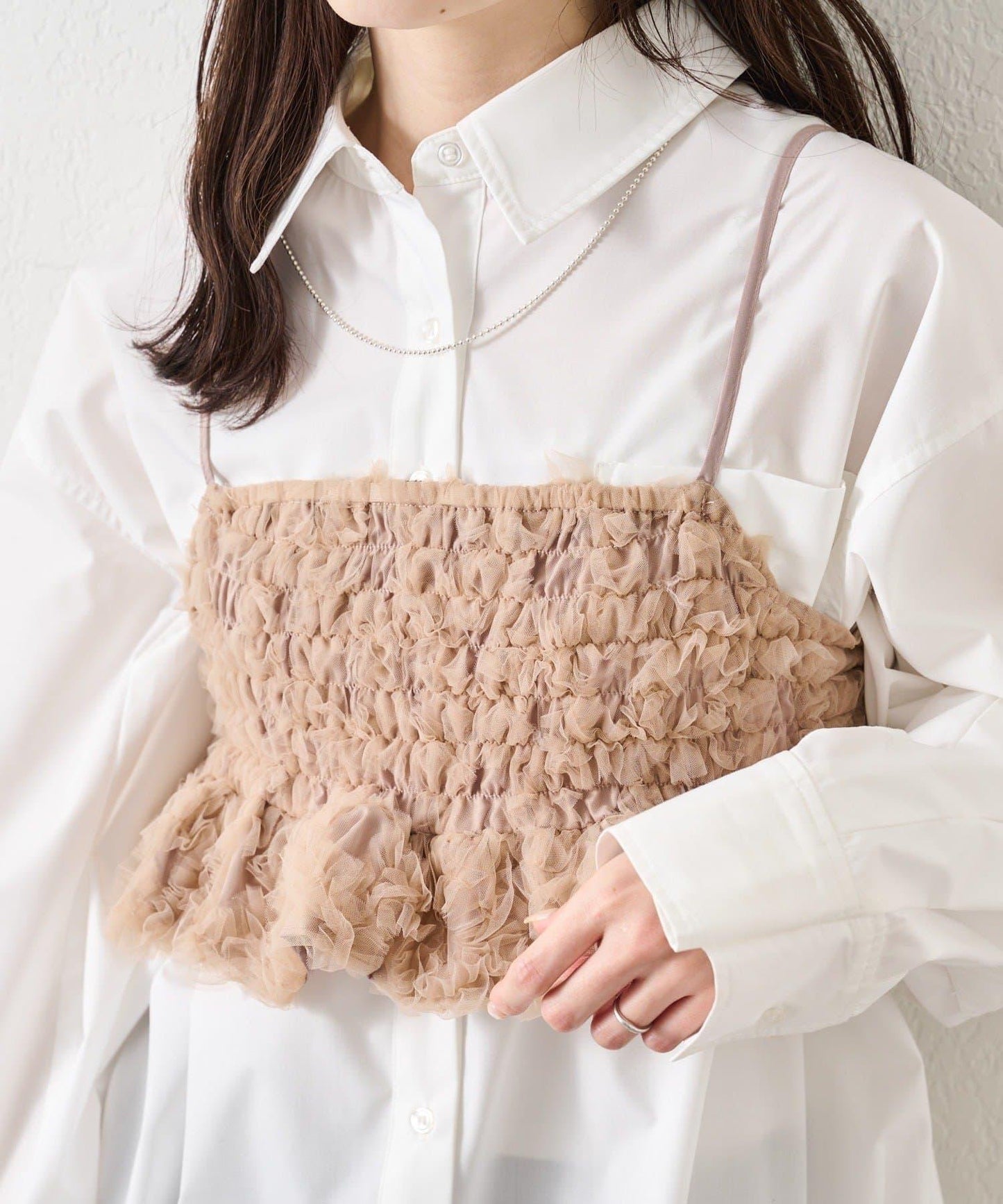 背部設計薄紗吊帶上衣