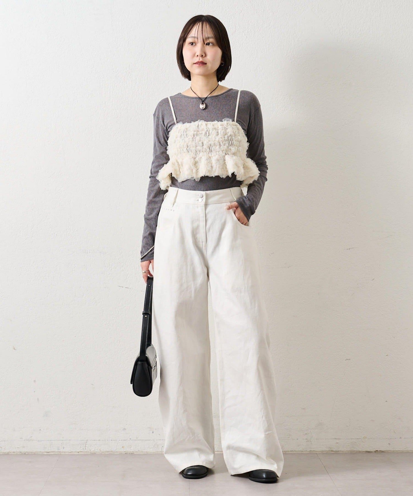 背部設計薄紗吊帶上衣