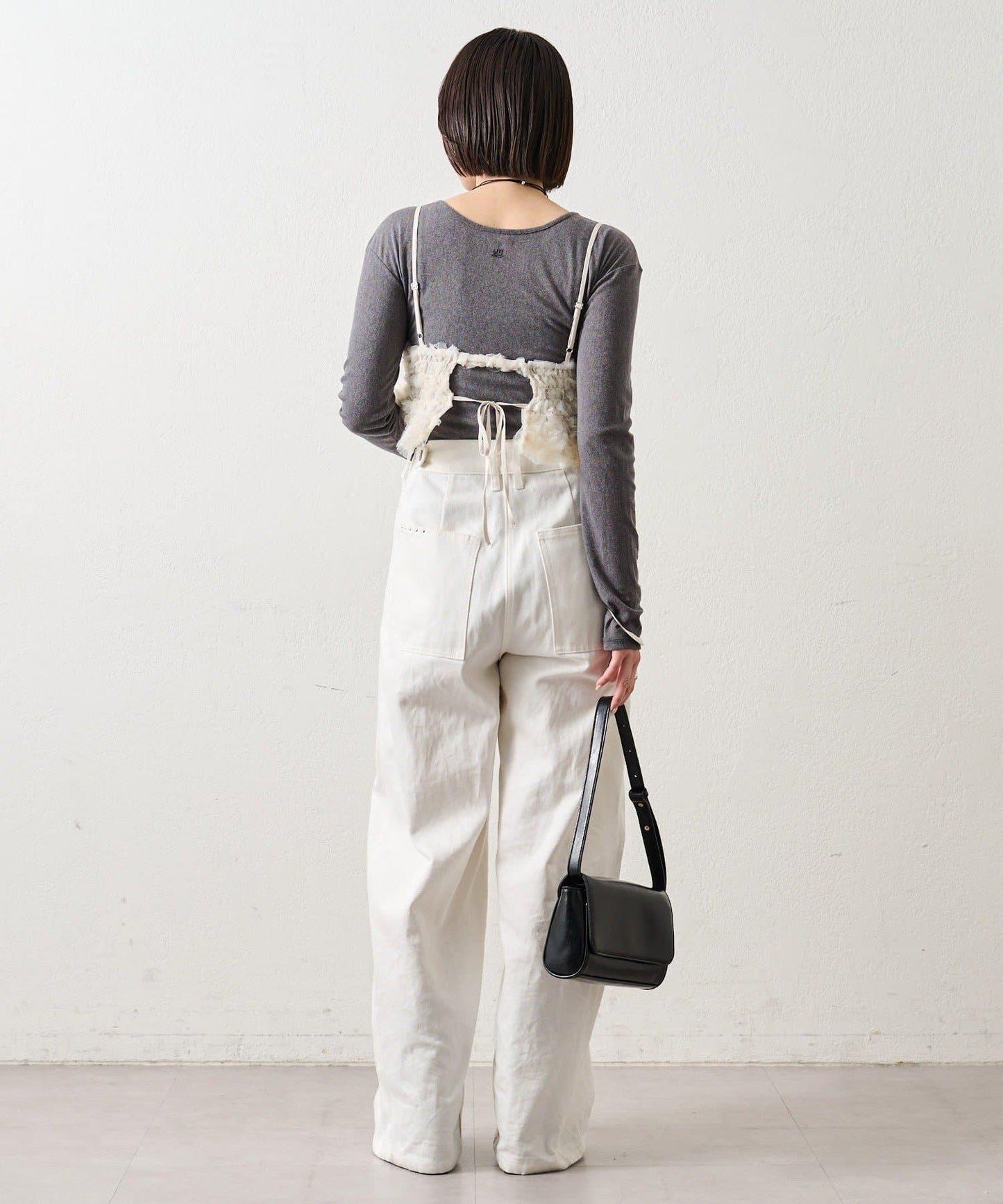 背部設計薄紗吊帶上衣