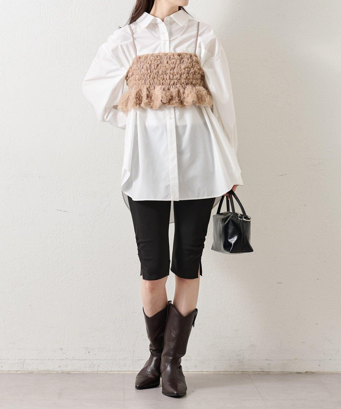 背部設計薄紗吊帶上衣