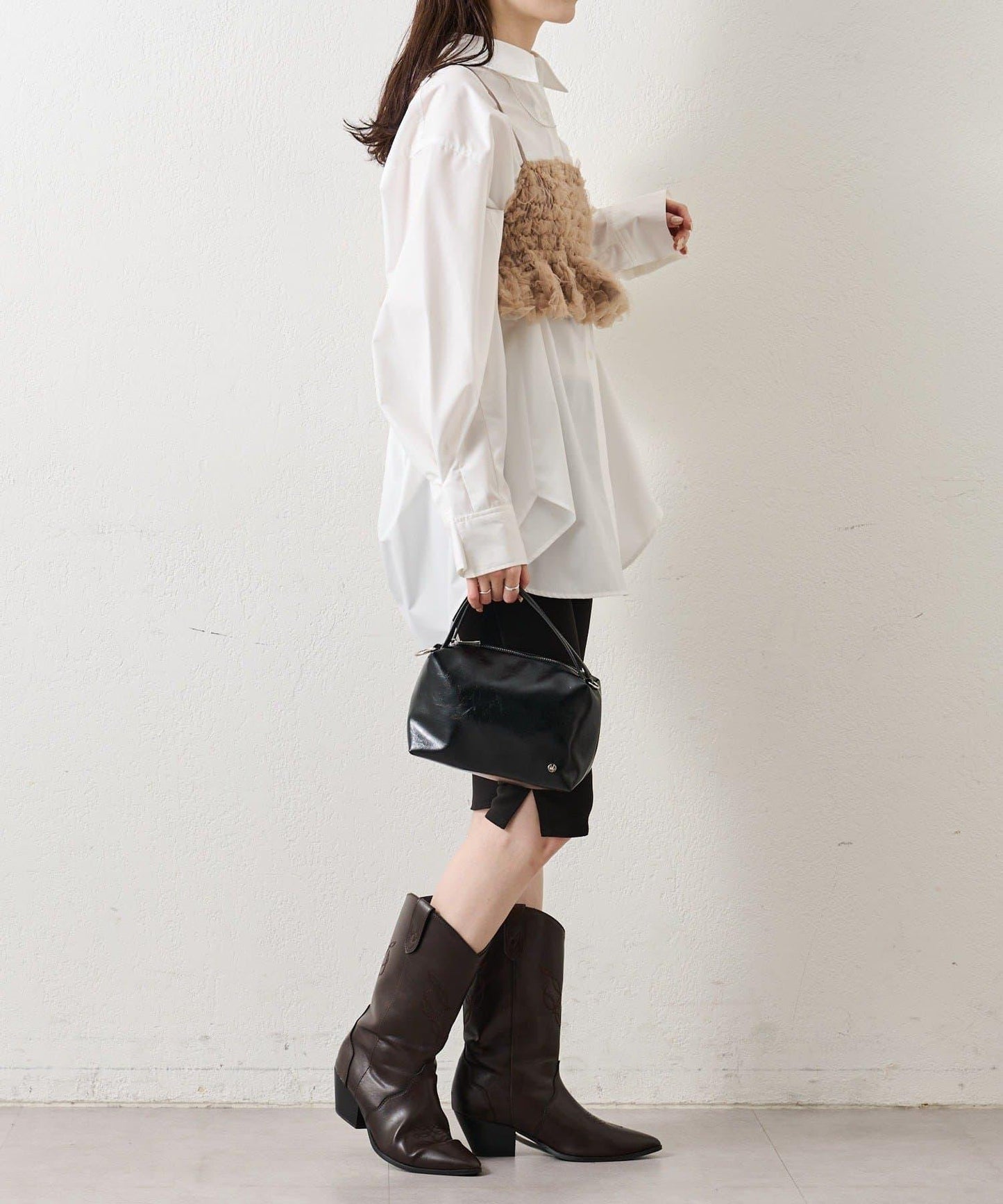 背部設計薄紗吊帶上衣