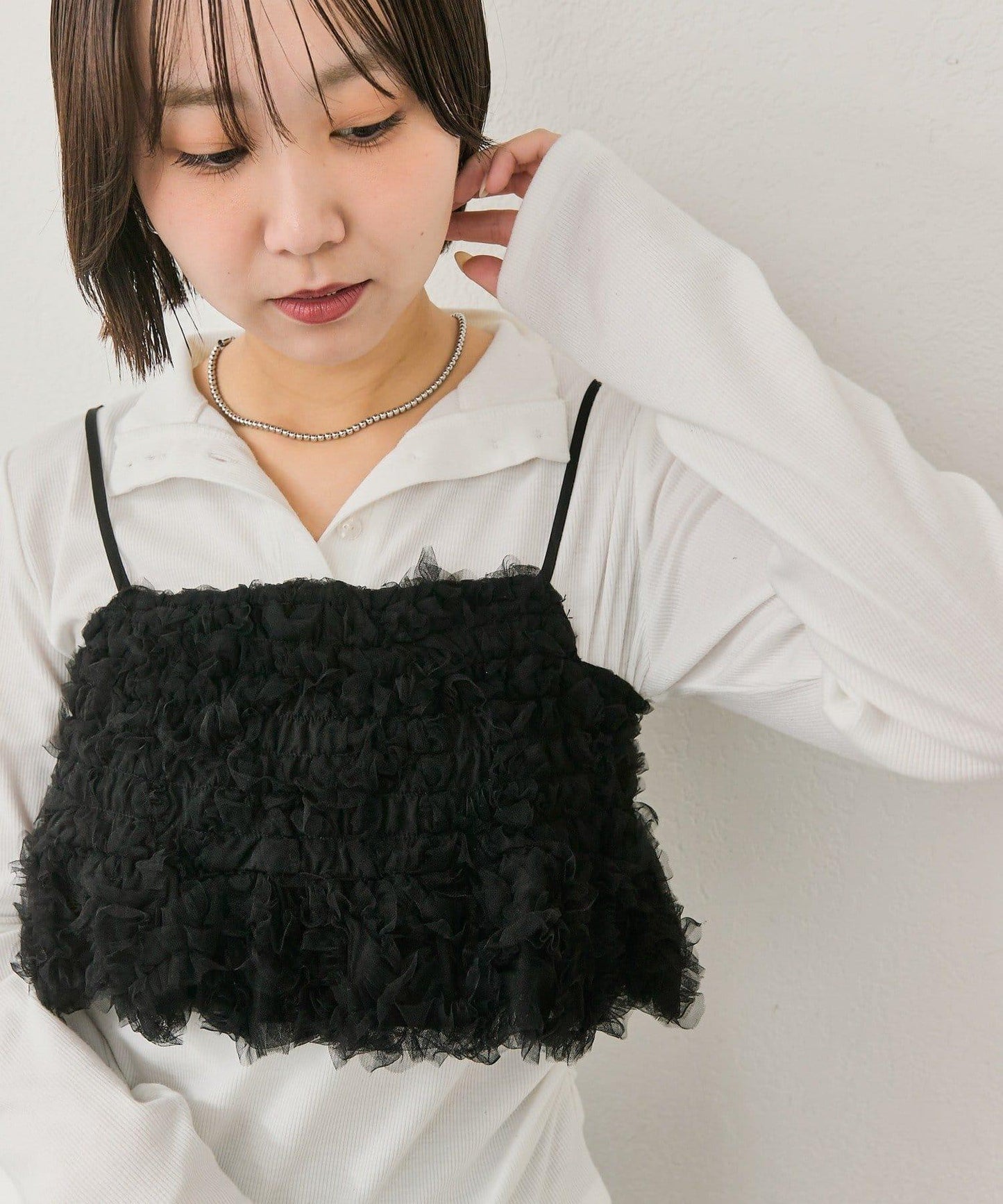 背部設計薄紗吊帶上衣