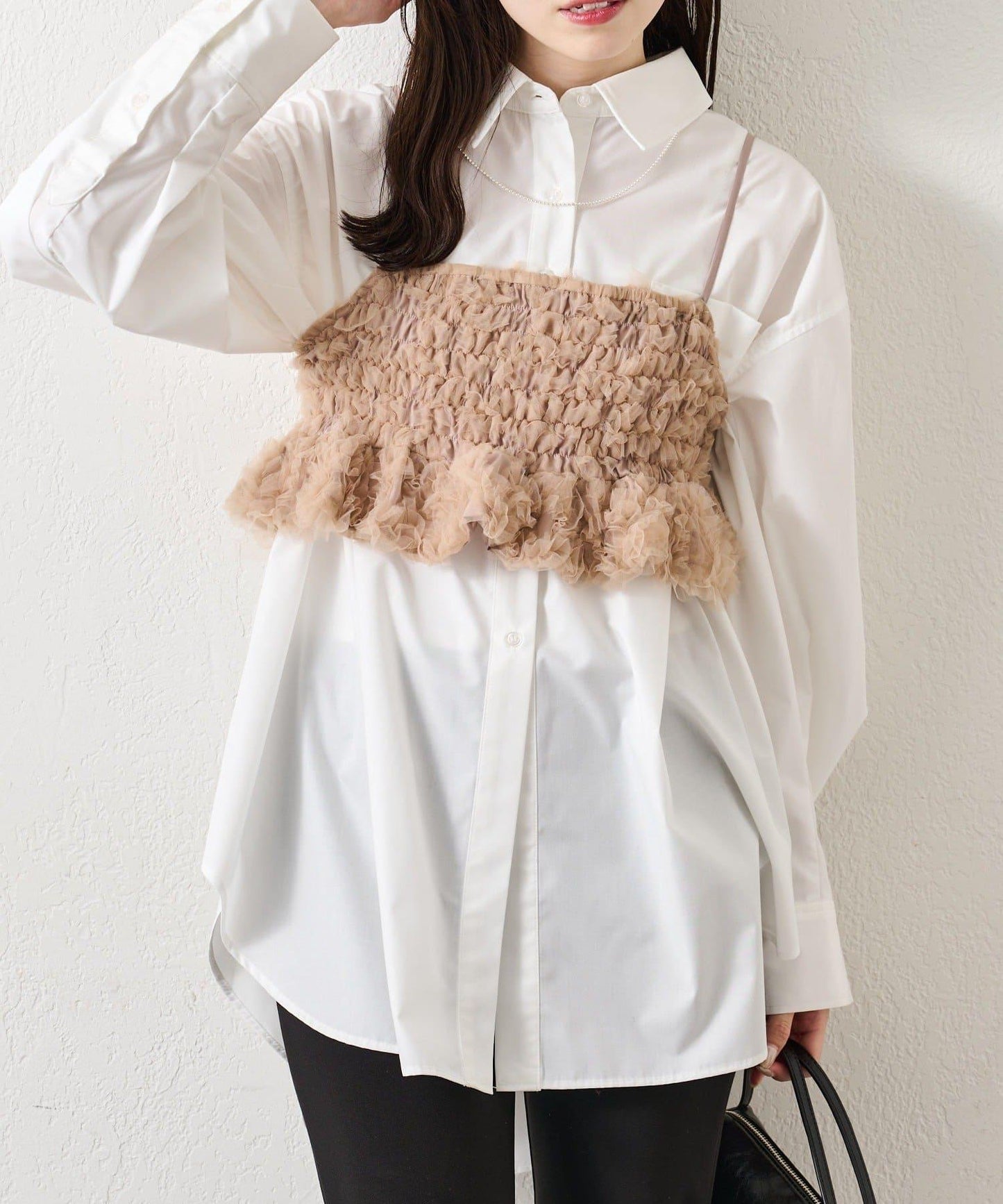 背部設計薄紗吊帶上衣