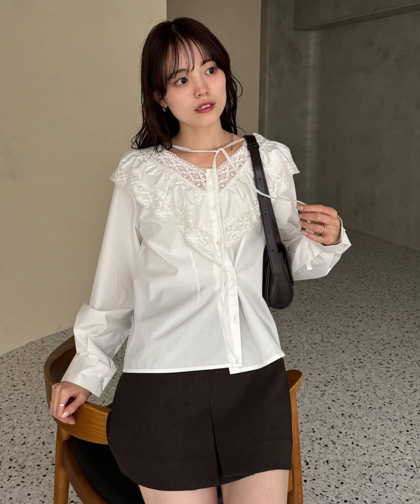 【@lily.s_y企畫】V型荷葉邊襯衫