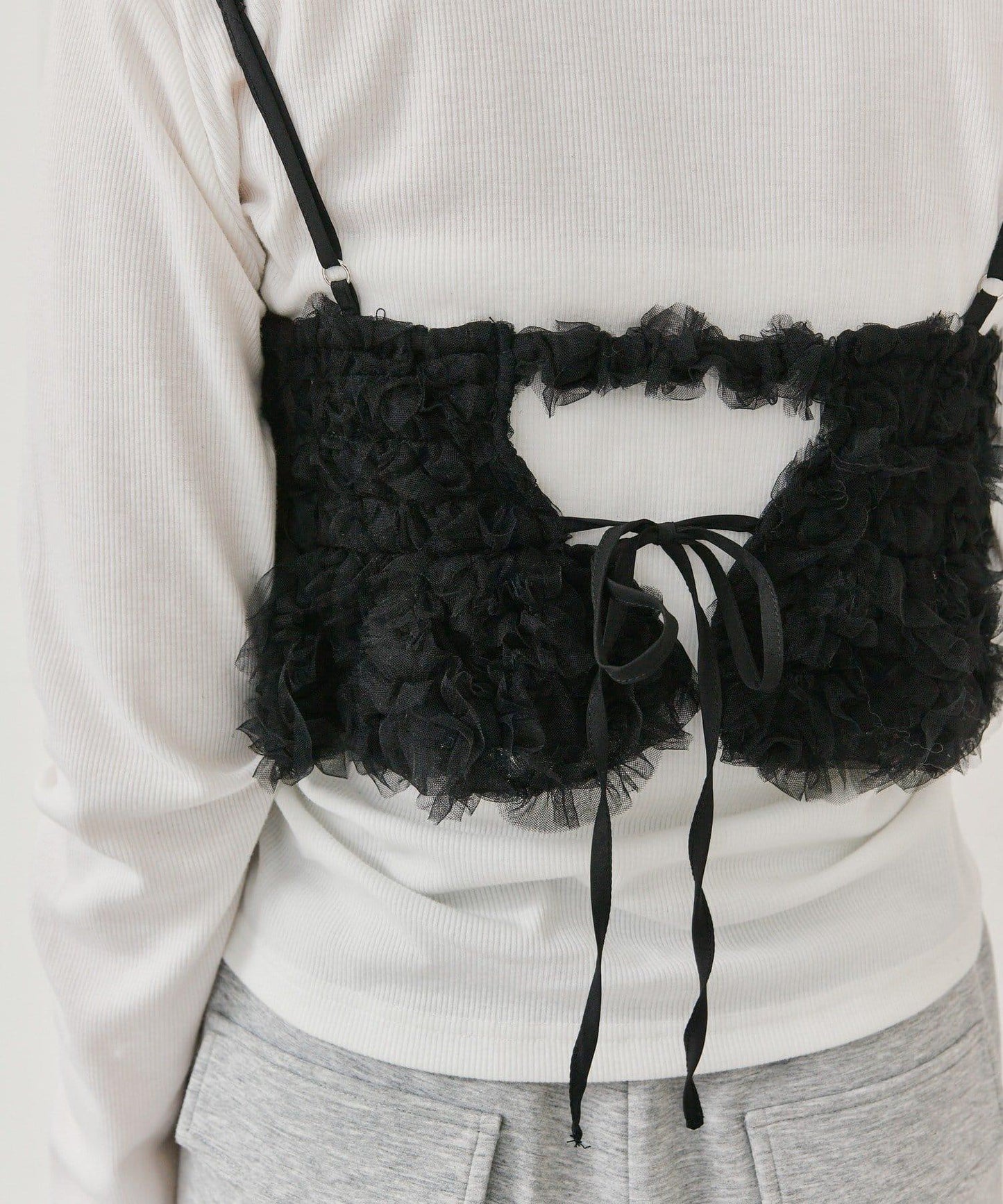 背部設計薄紗吊帶上衣