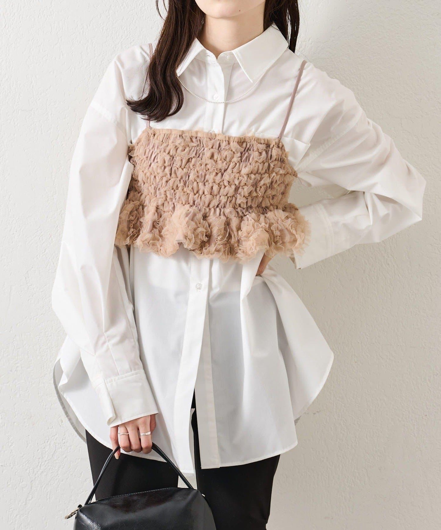 背部設計薄紗吊帶上衣