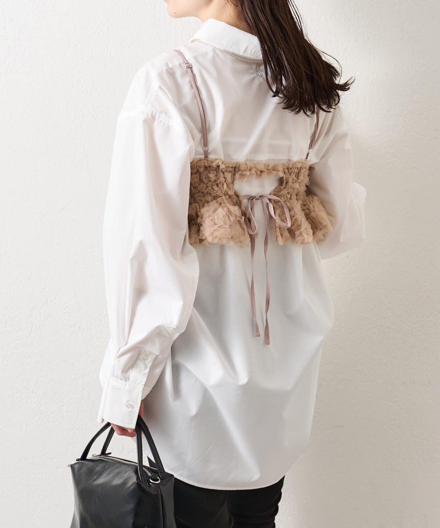 背部設計薄紗吊帶上衣