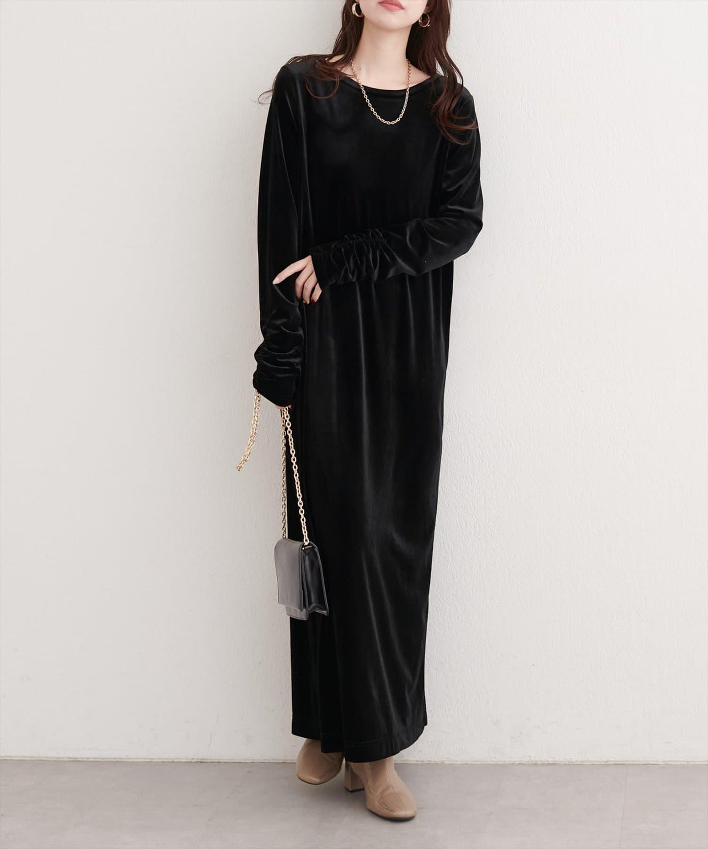袖口褶皺天鵝絨連衣裙