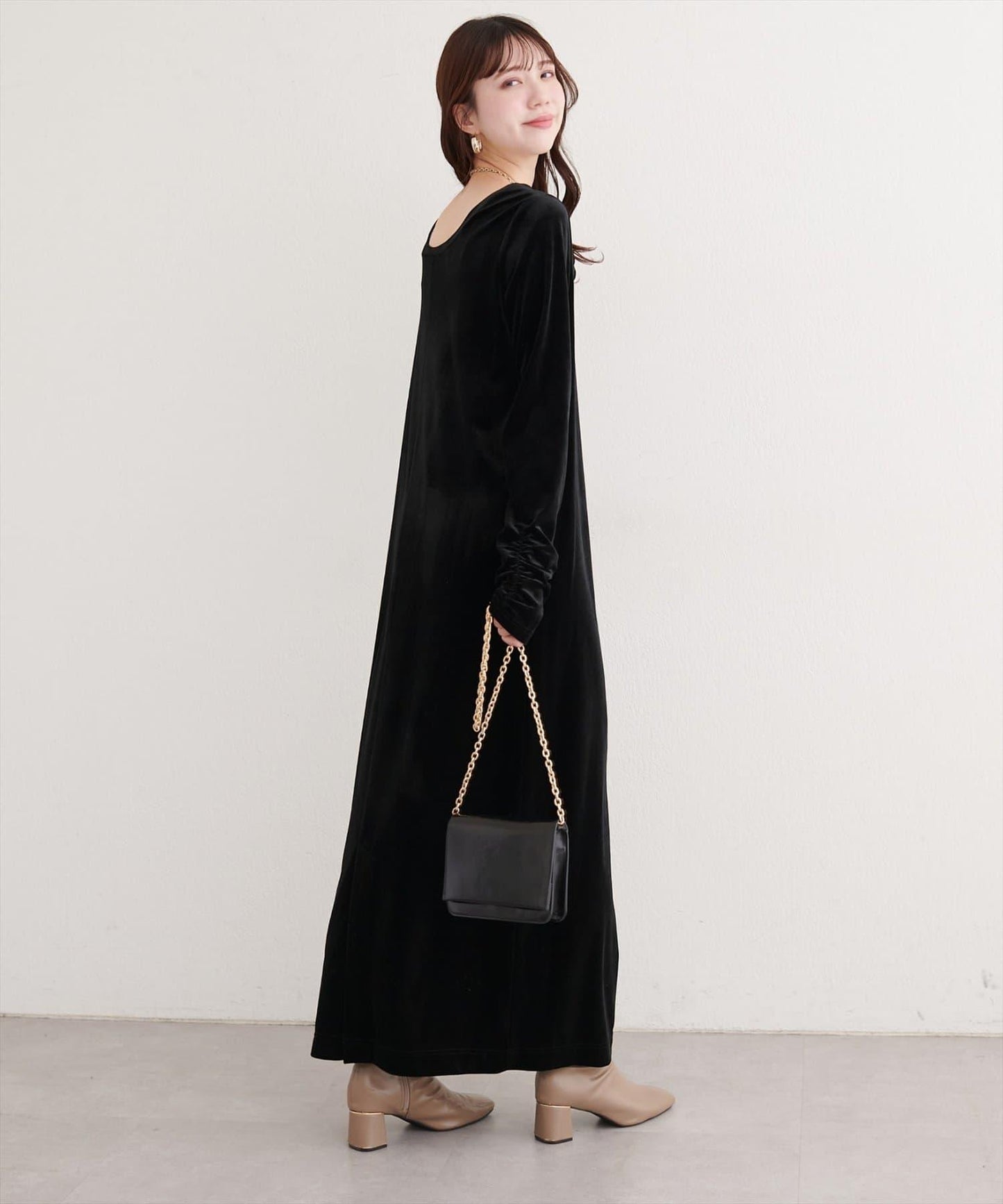 袖口褶皺天鵝絨連衣裙