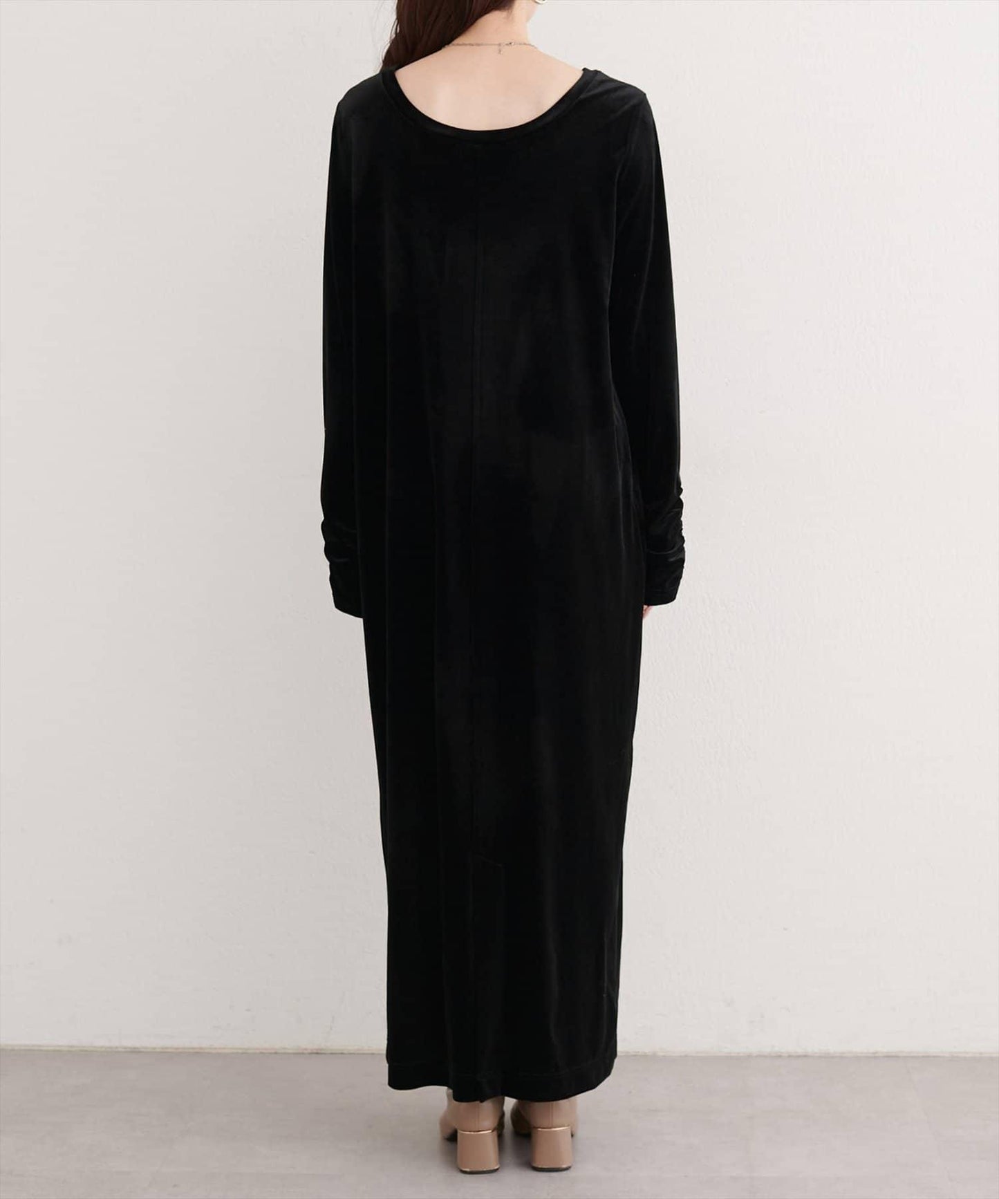 袖口褶皺天鵝絨連衣裙