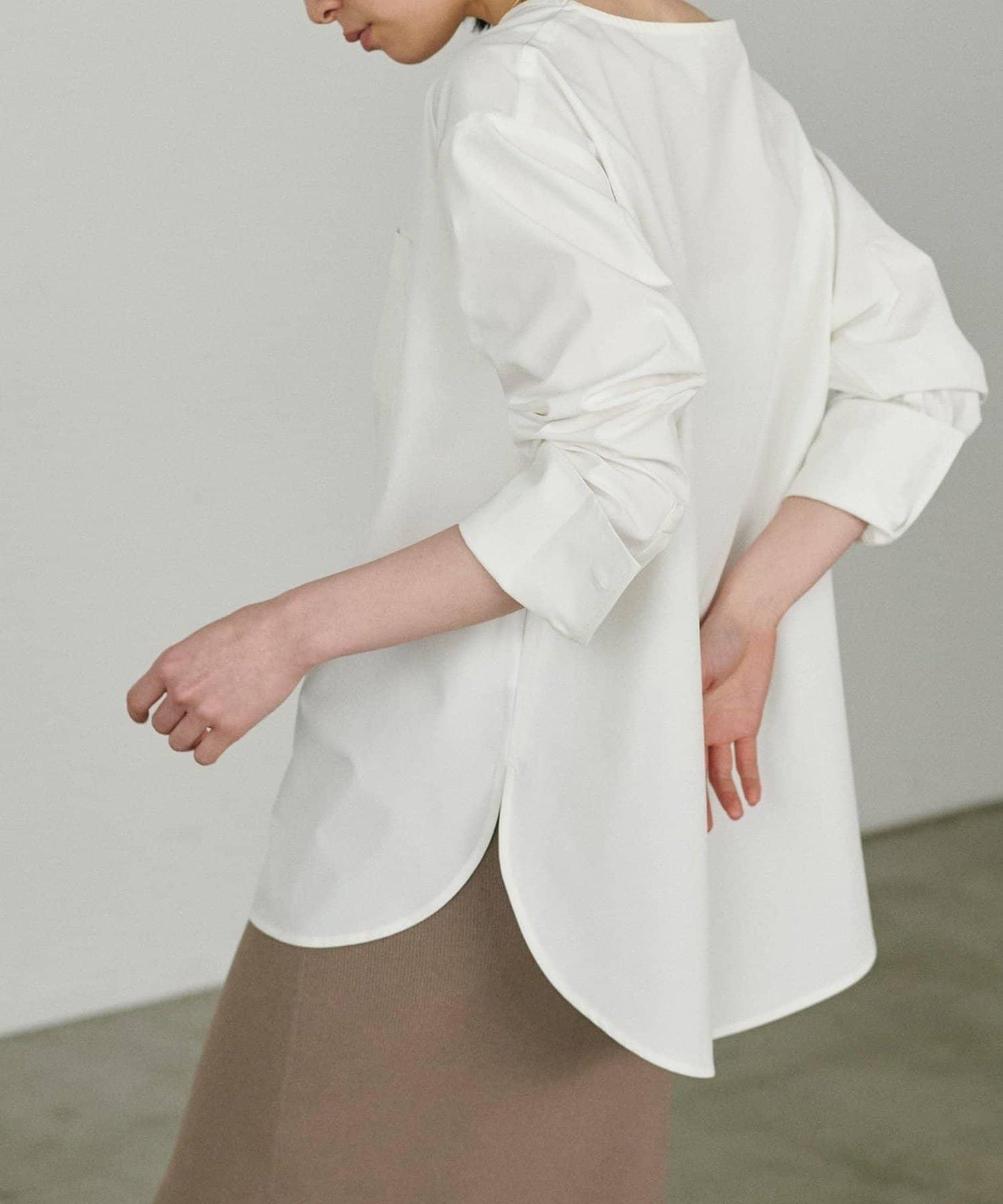 【LARUTA】寬幅PU混紡帶袖口套頭衫