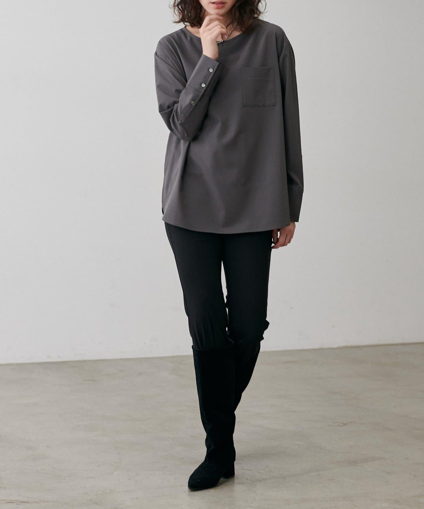 【LARUTA】寬幅PU混紡帶袖口套頭衫