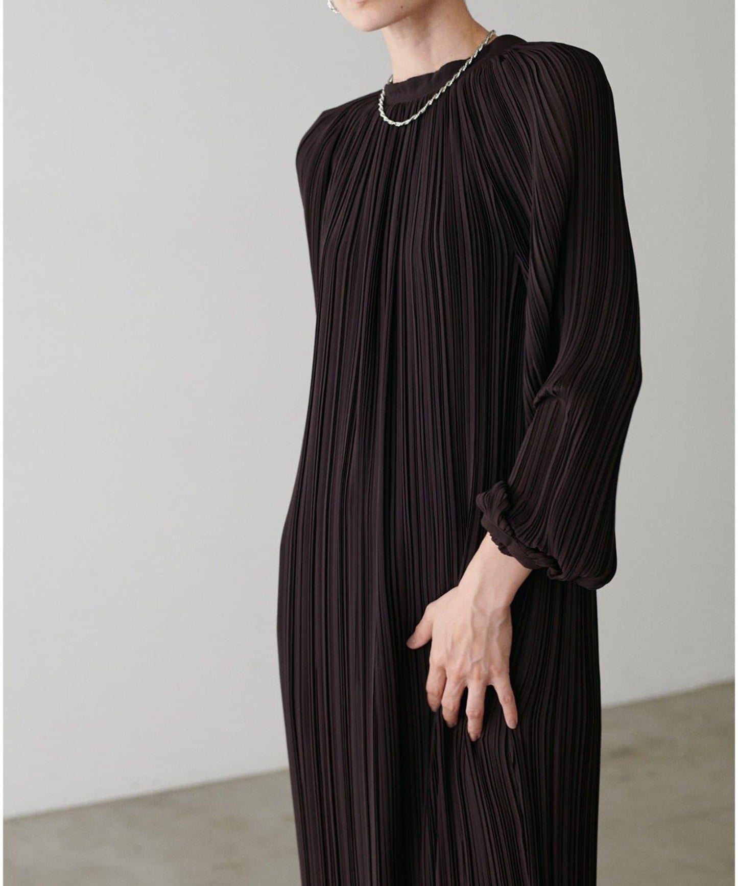 【LARUTA】百褶直筒連衣裙