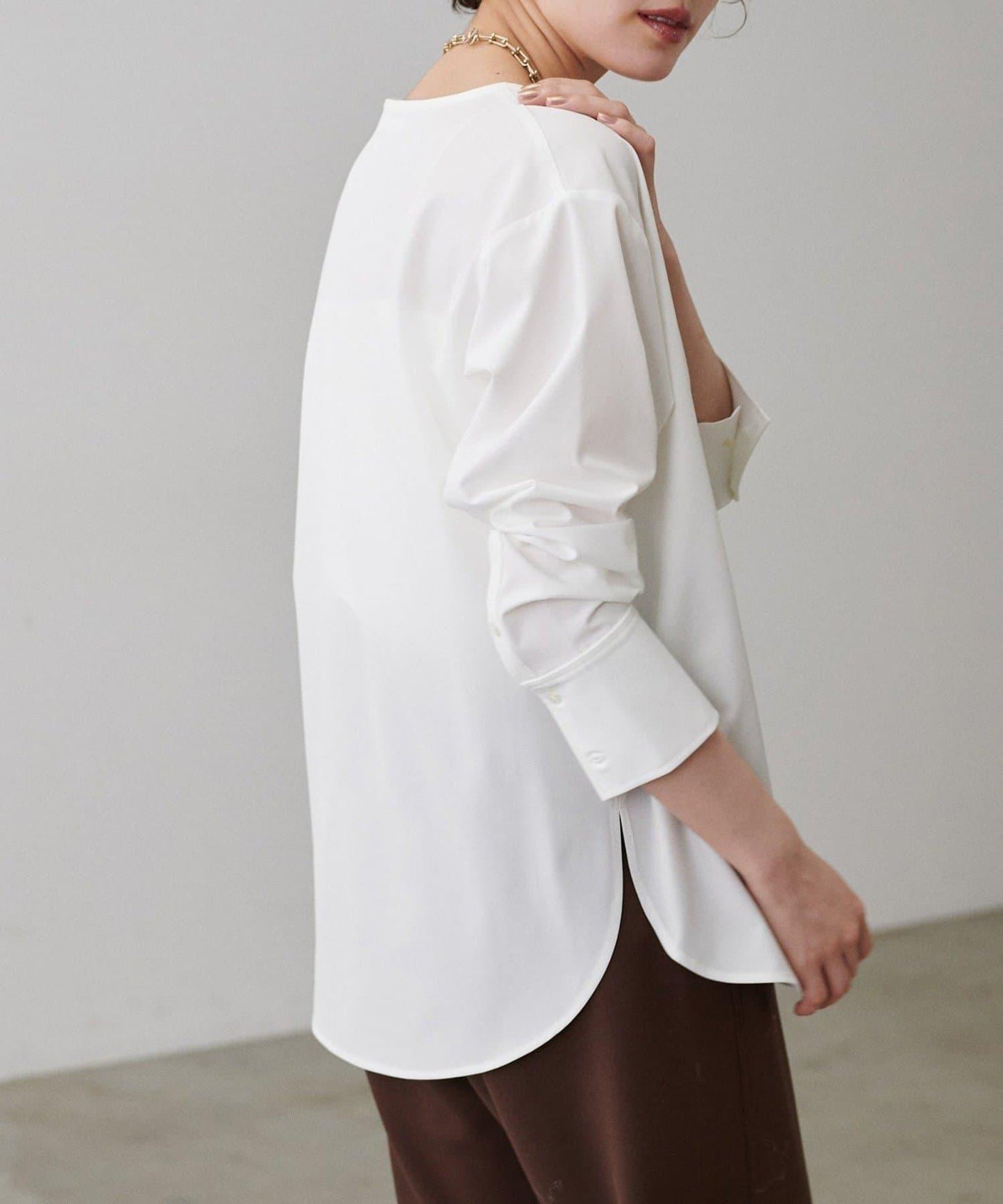 【LARUTA】寬幅PU混紡帶袖口套頭衫