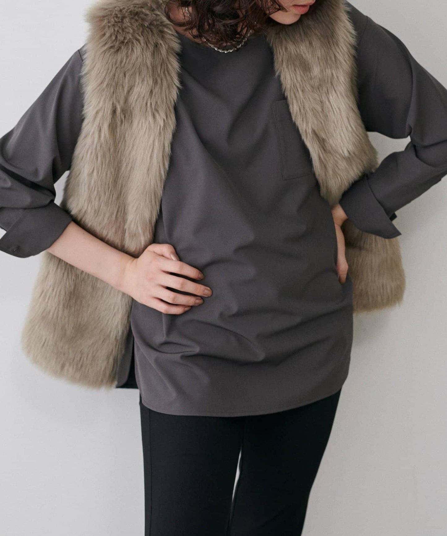 【LARUTA】寬幅PU混紡帶袖口套頭衫