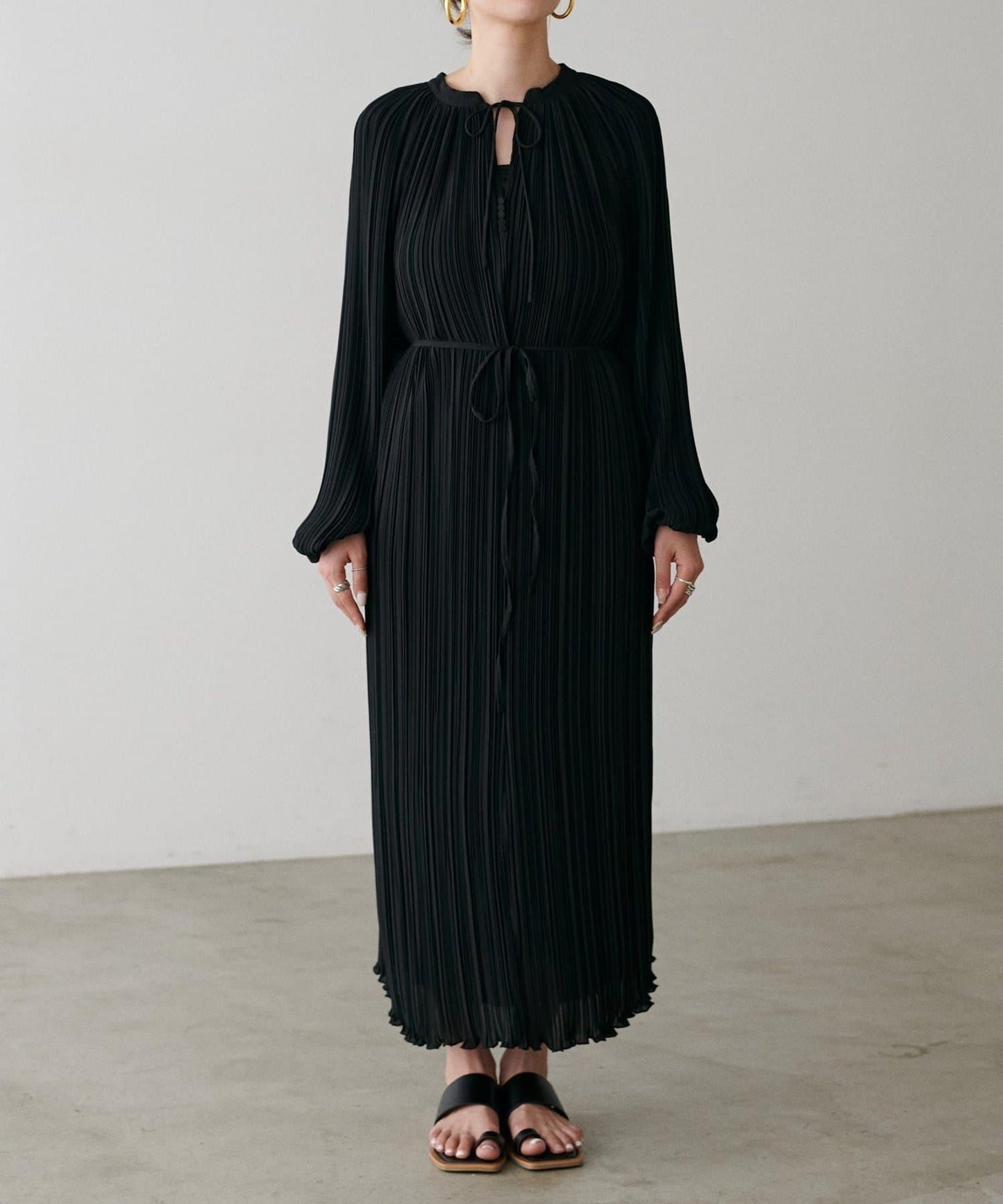 【LARUTA】百褶直筒連衣裙