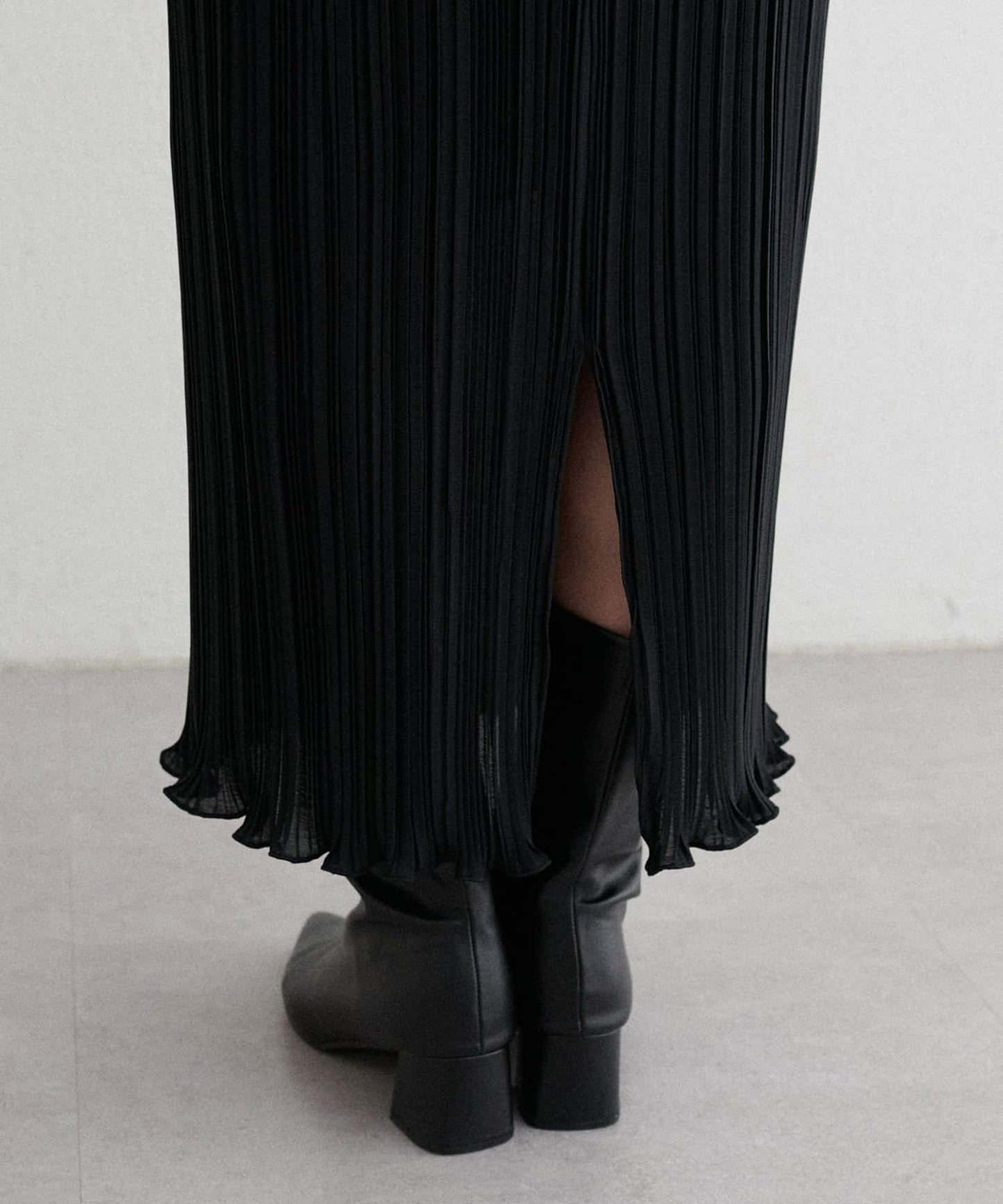 【LARUTA】百褶修身半身裙