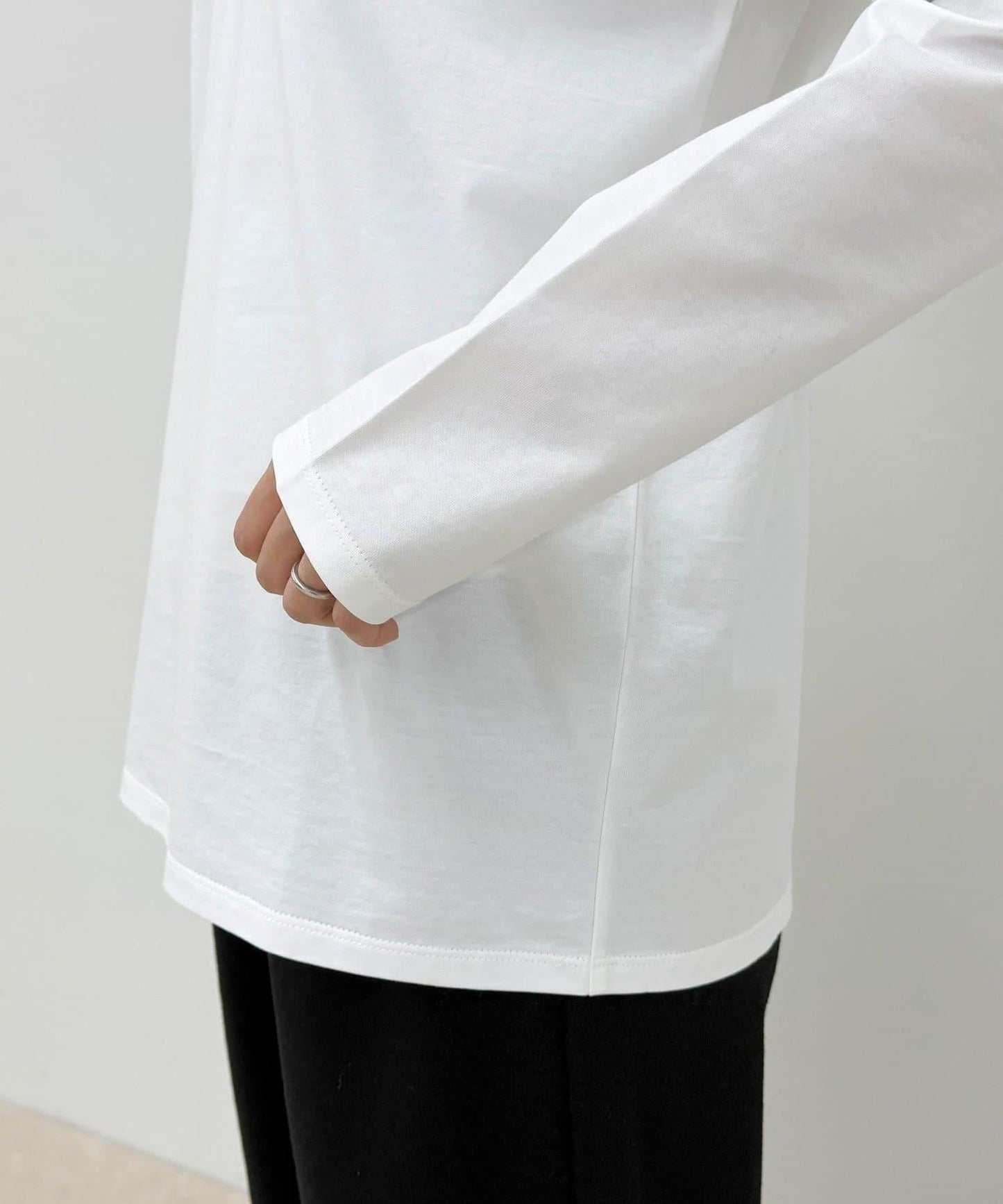 單點刺繡標誌長袖T恤