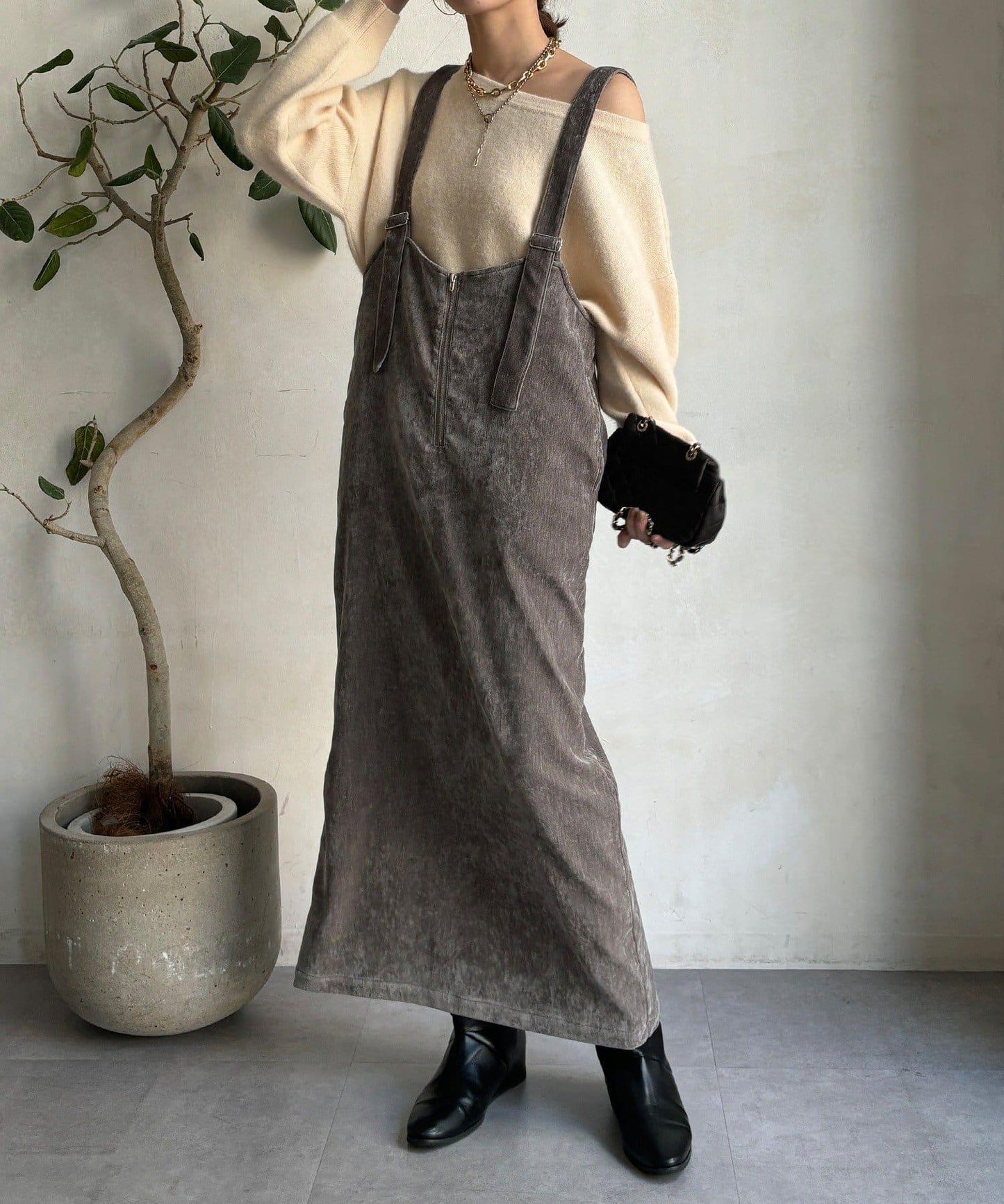 天鵝絨吊帶連衣裙