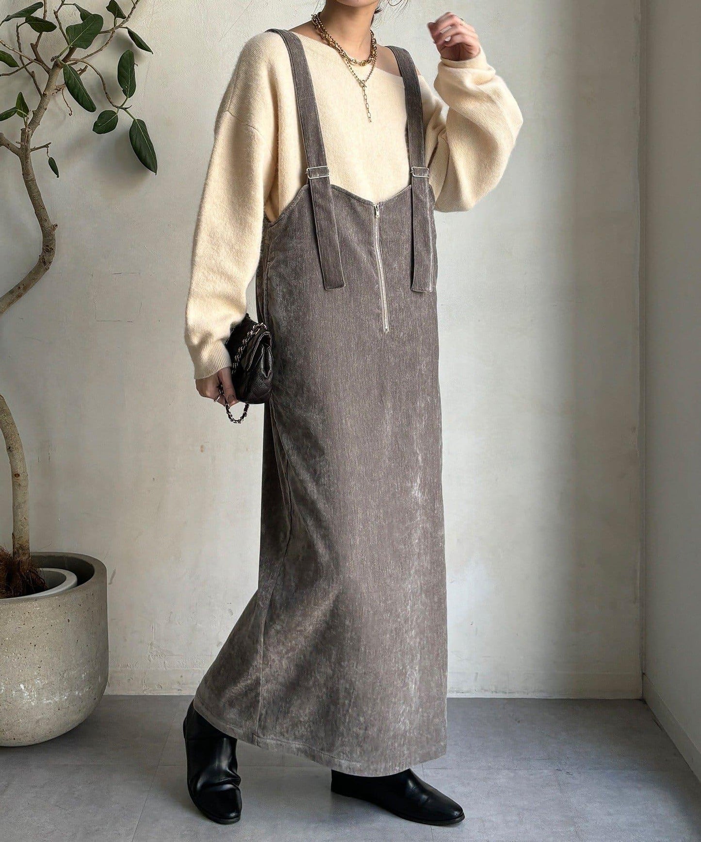 天鵝絨吊帶連衣裙