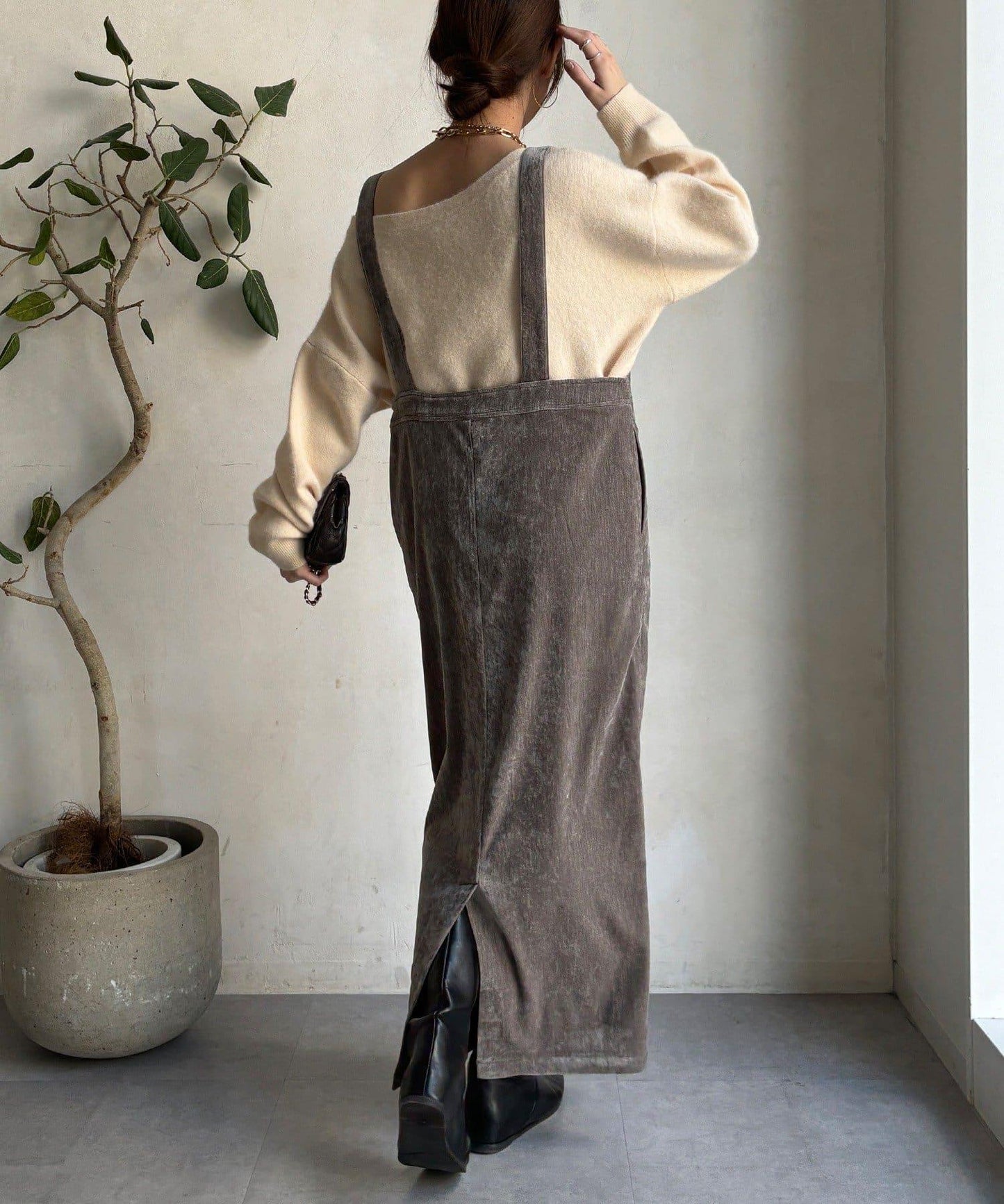 天鵝絨吊帶連衣裙