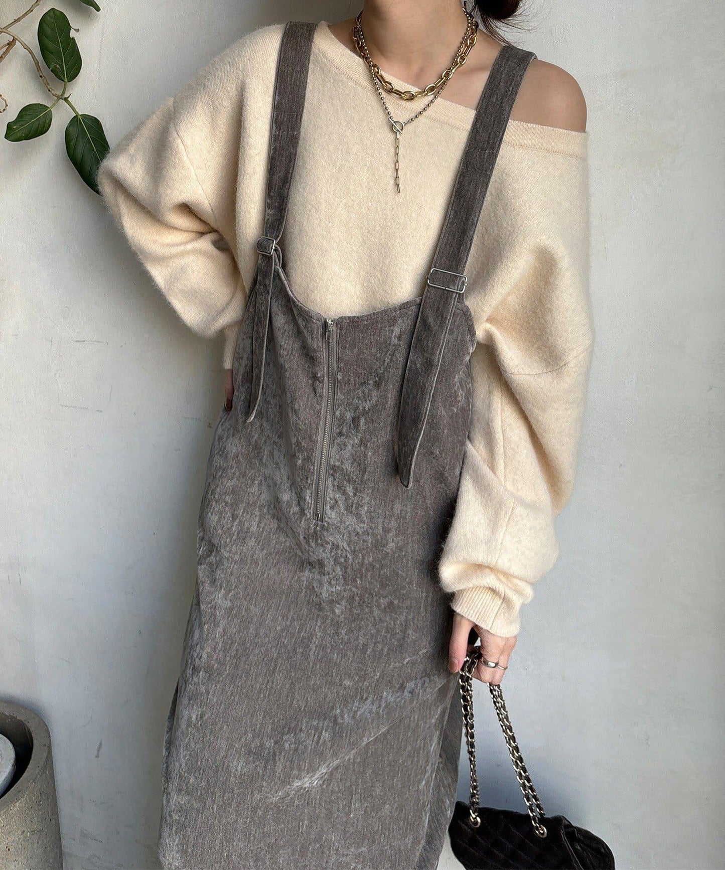 天鵝絨吊帶連衣裙