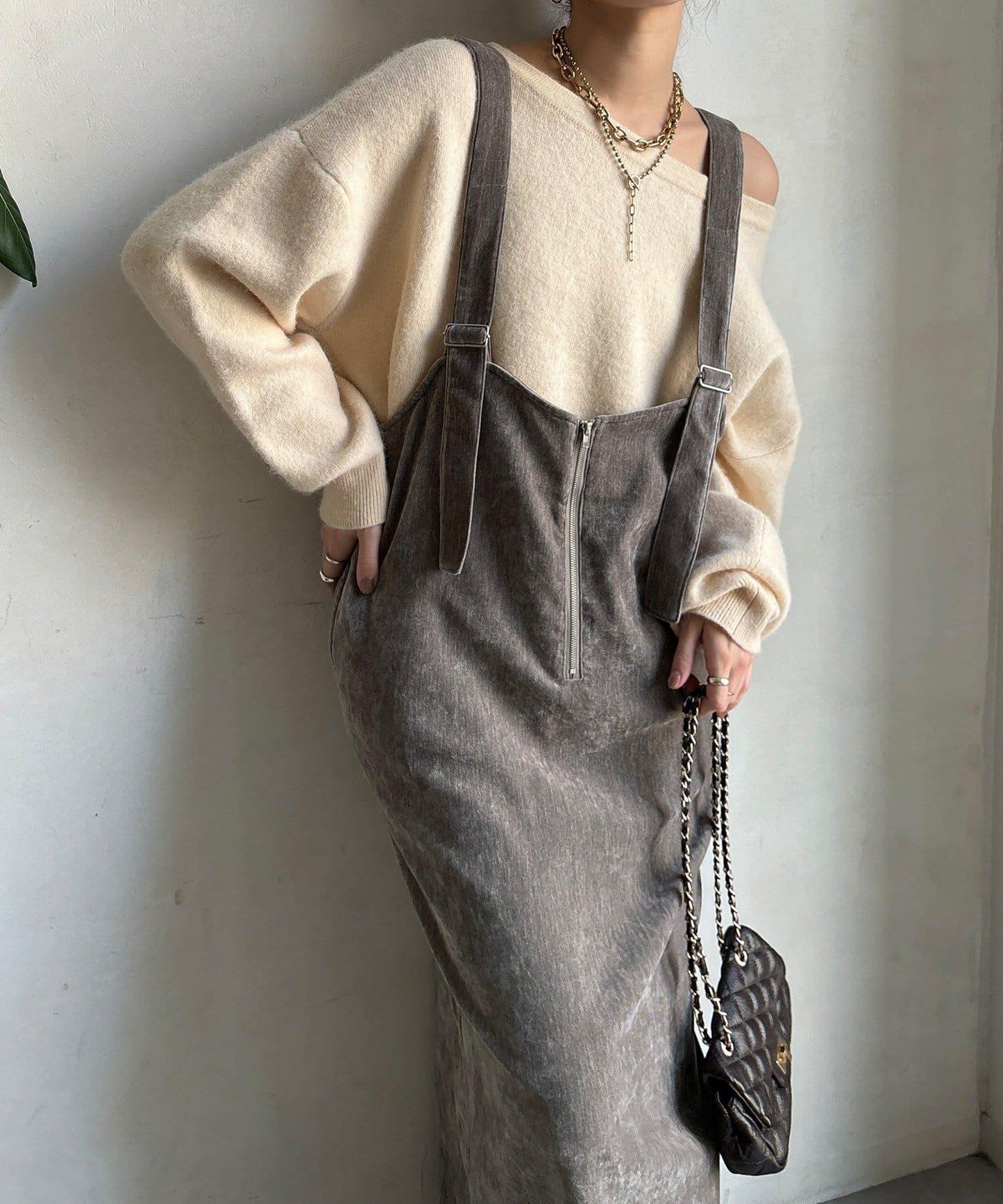 天鵝絨吊帶連衣裙