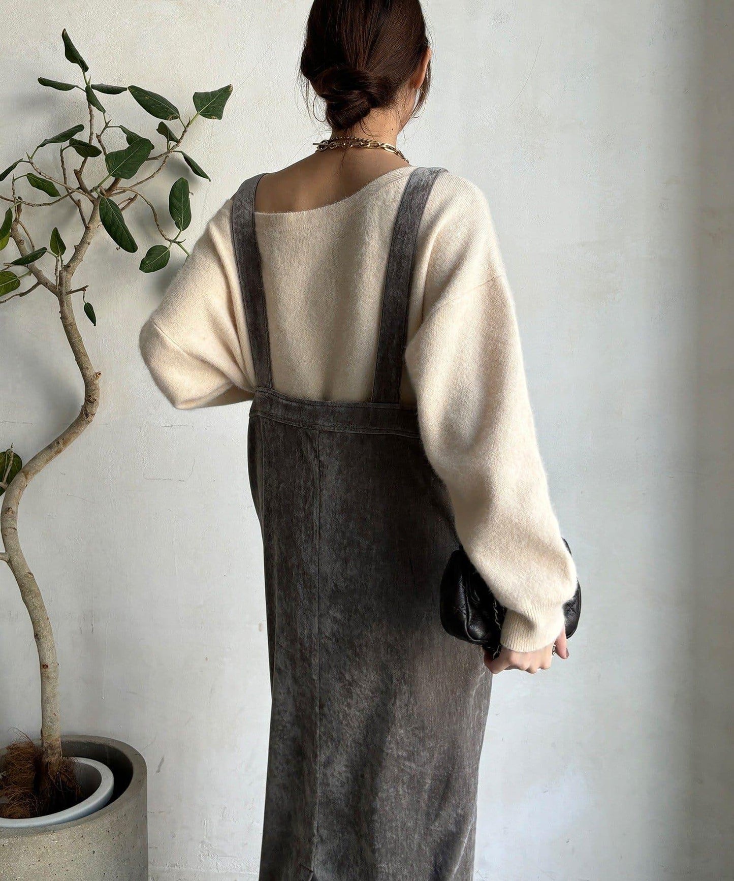 天鵝絨吊帶連衣裙