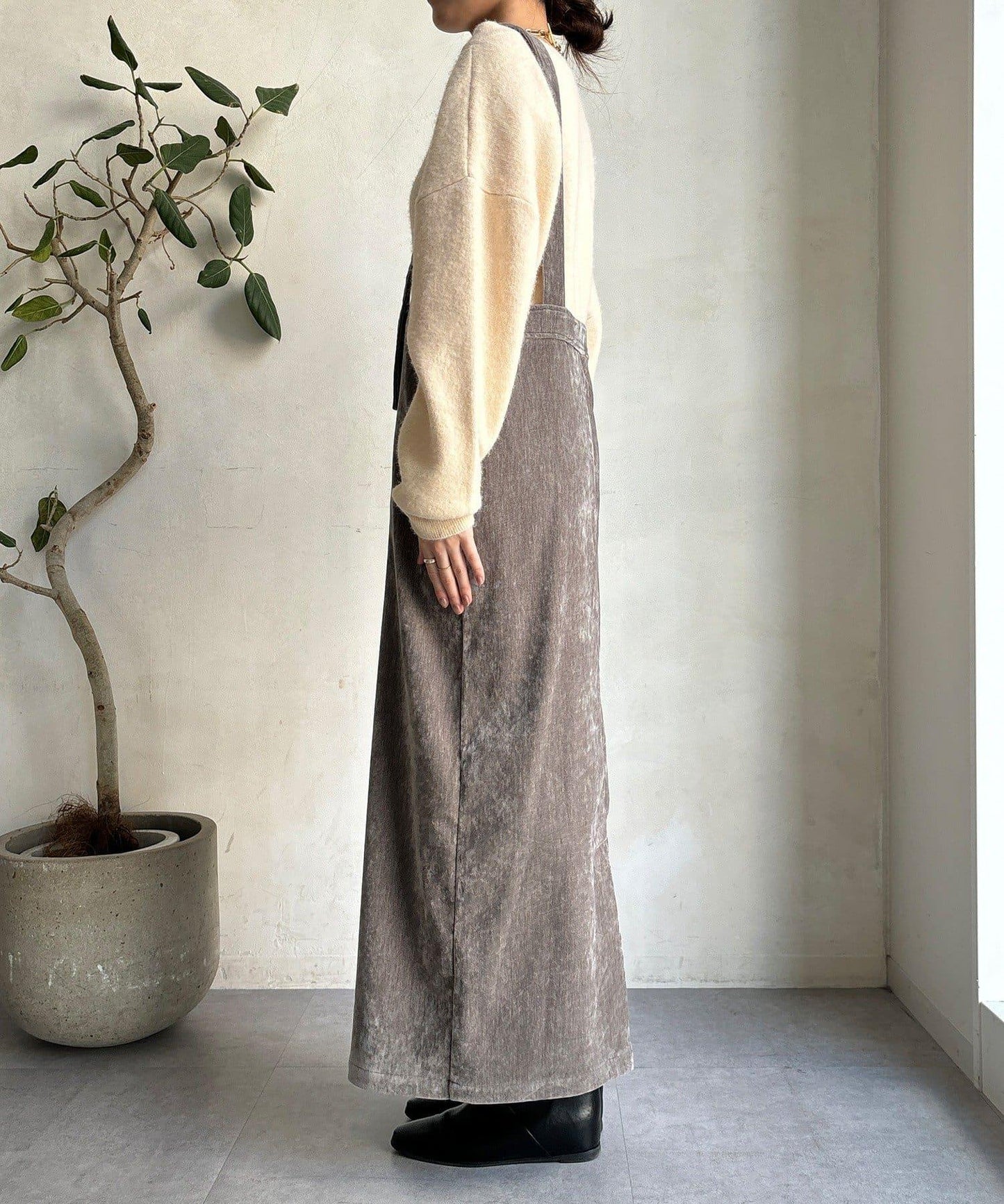 天鵝絨吊帶連衣裙