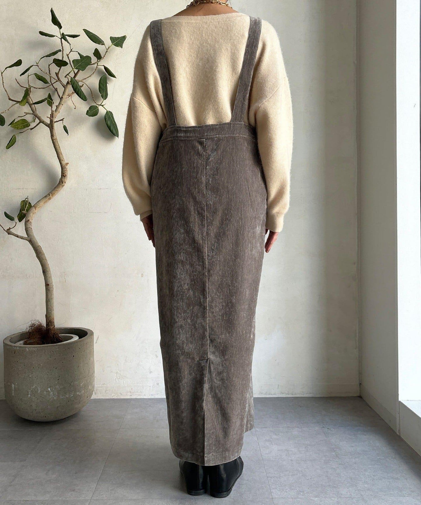 天鵝絨吊帶連衣裙