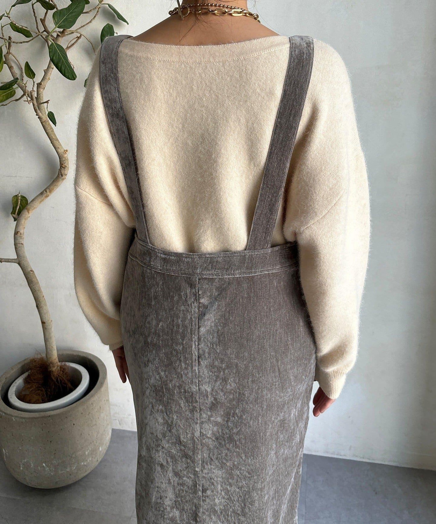 天鵝絨吊帶連衣裙