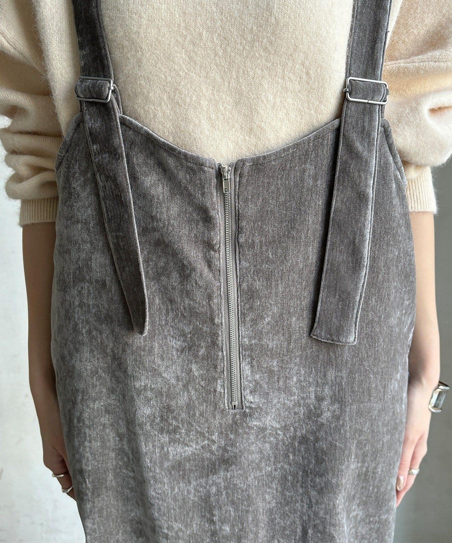 天鵝絨吊帶連衣裙